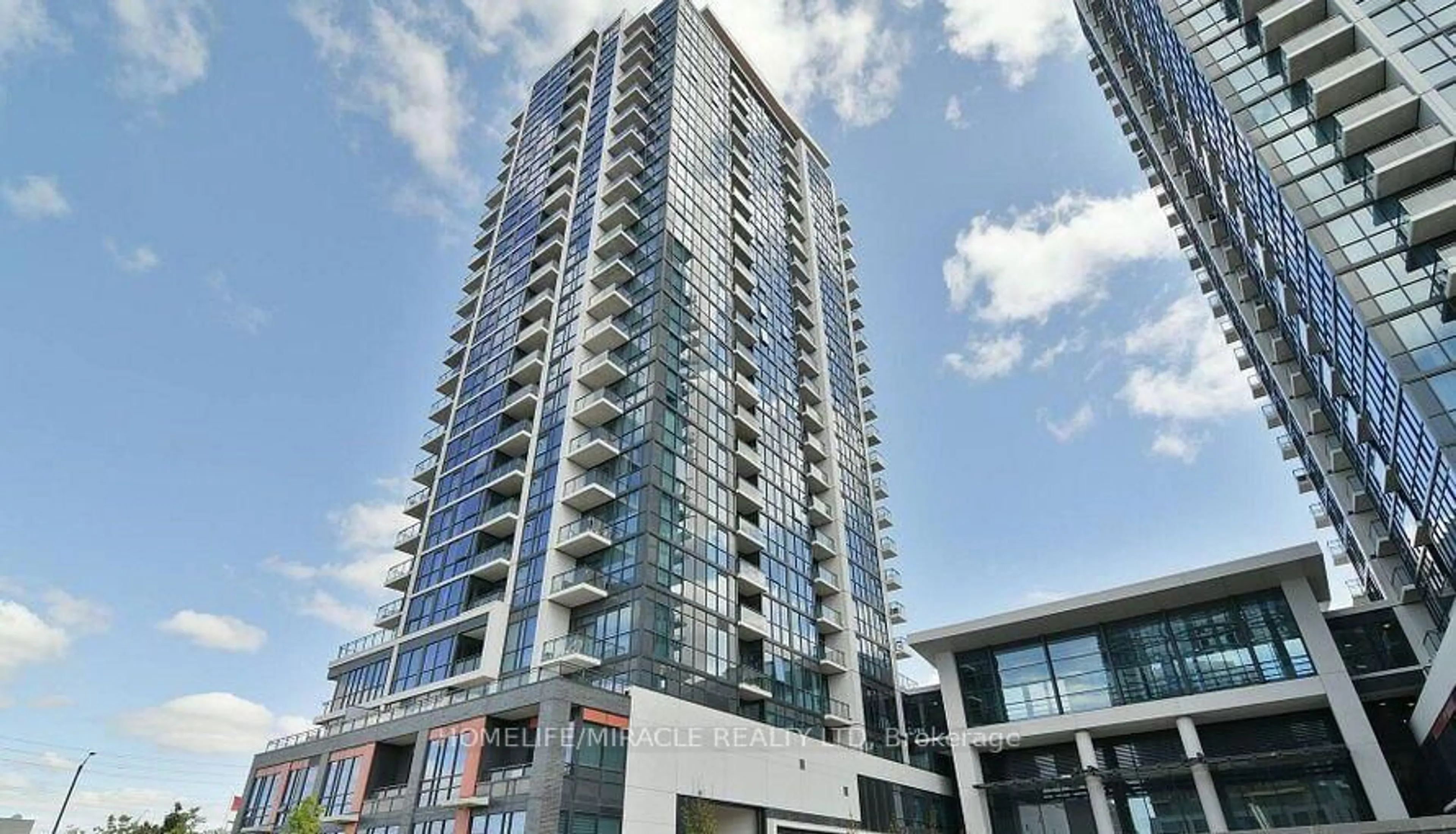 Indoor foyer for 55 Eglinton Ave #2302, Mississauga Ontario L5R 0E4