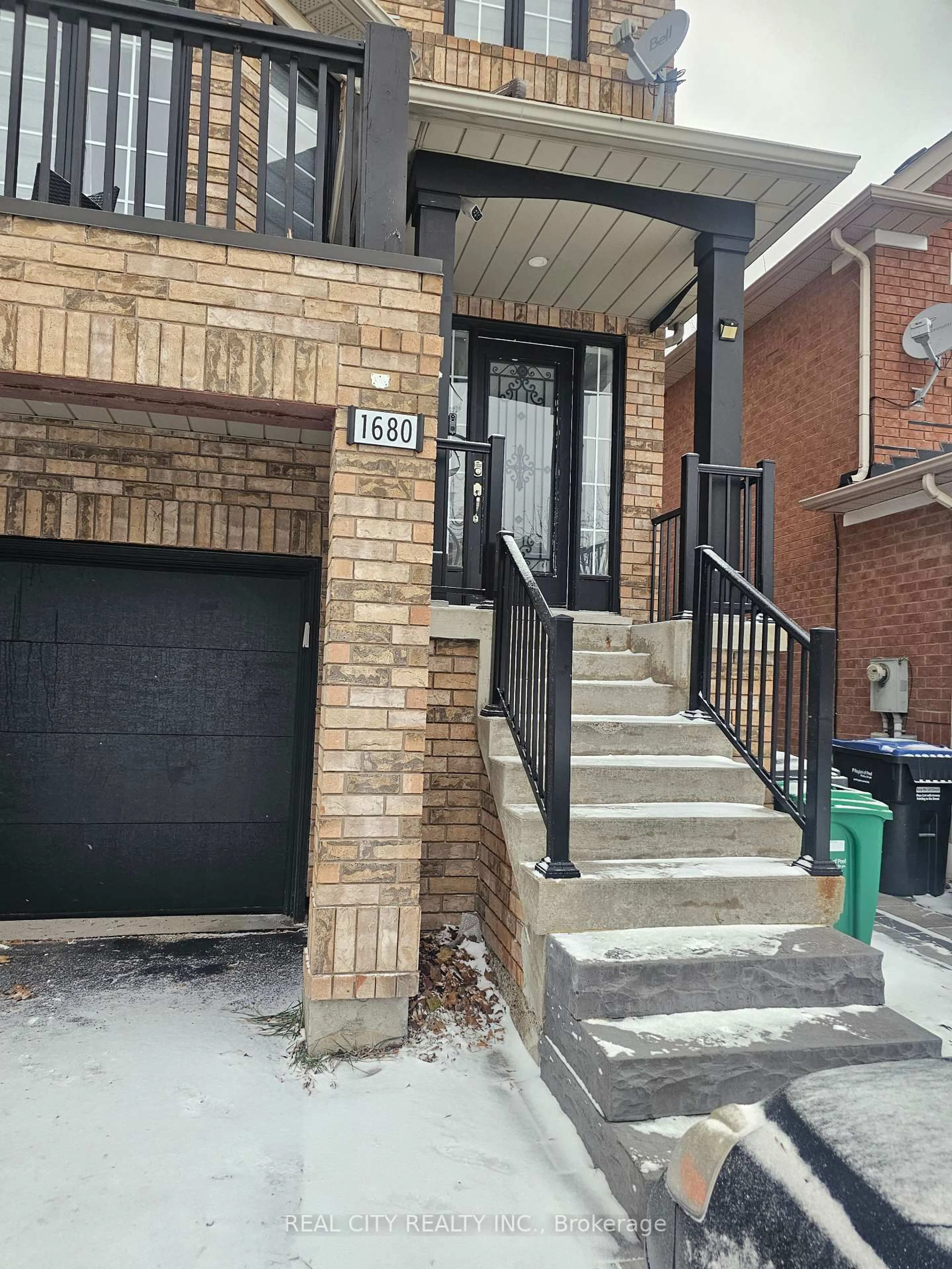Home with brick exterior material, street for 1680 Samuelson Circ, Mississauga Ontario L5N 7Z7