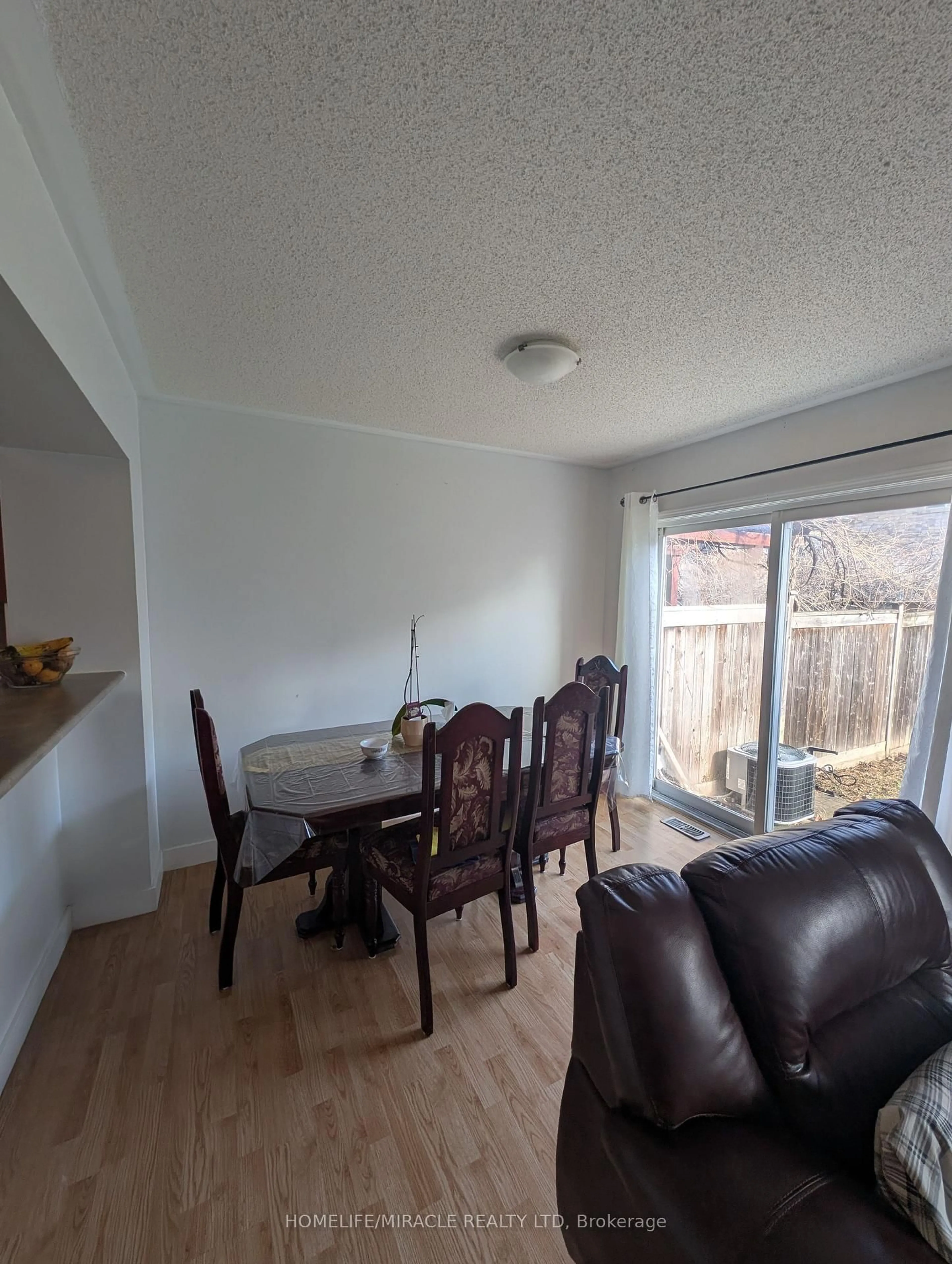 A pic of a room for 3115 Edgar Ave, Burlington Ontario L7M 0A6
