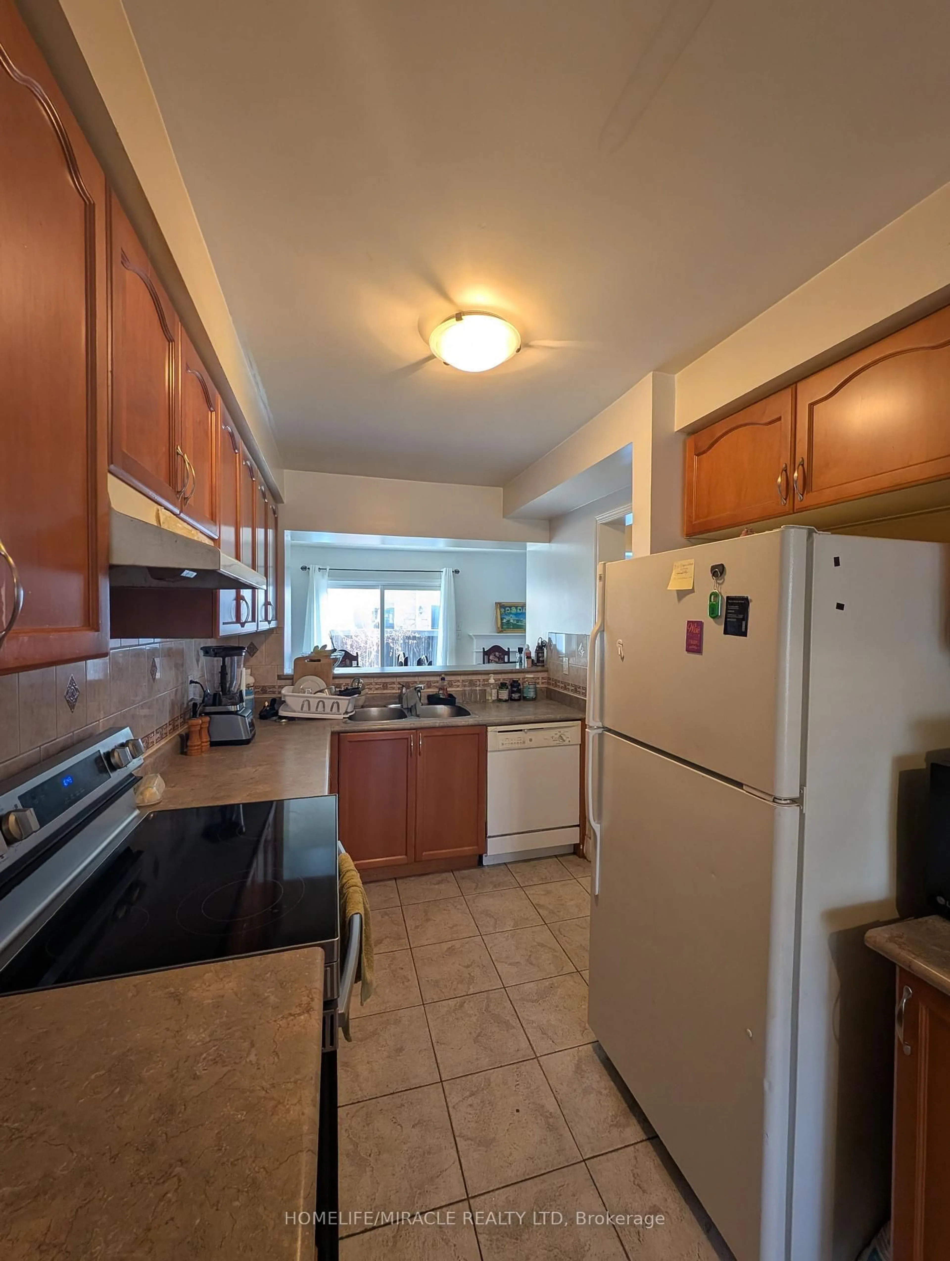 Standard kitchen, unknown for 3115 Edgar Ave, Burlington Ontario L7M 0A6