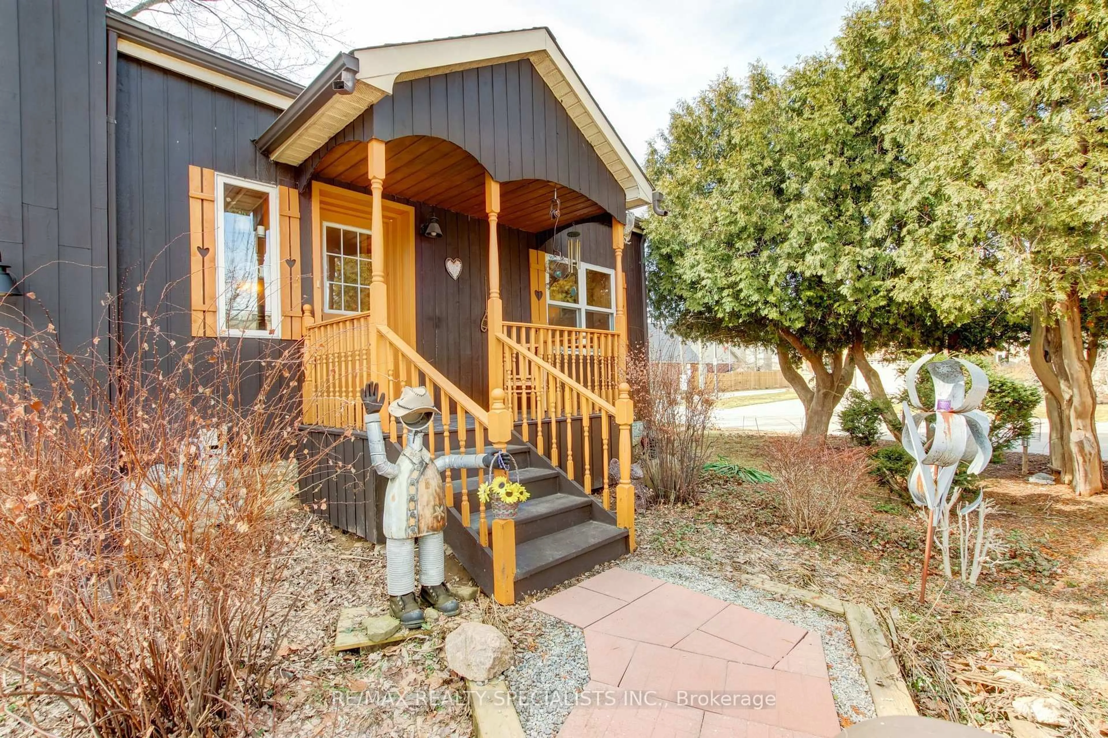 Indoor entryway for 1184 Bellview Cres, Burlington Ontario L7S 1E1