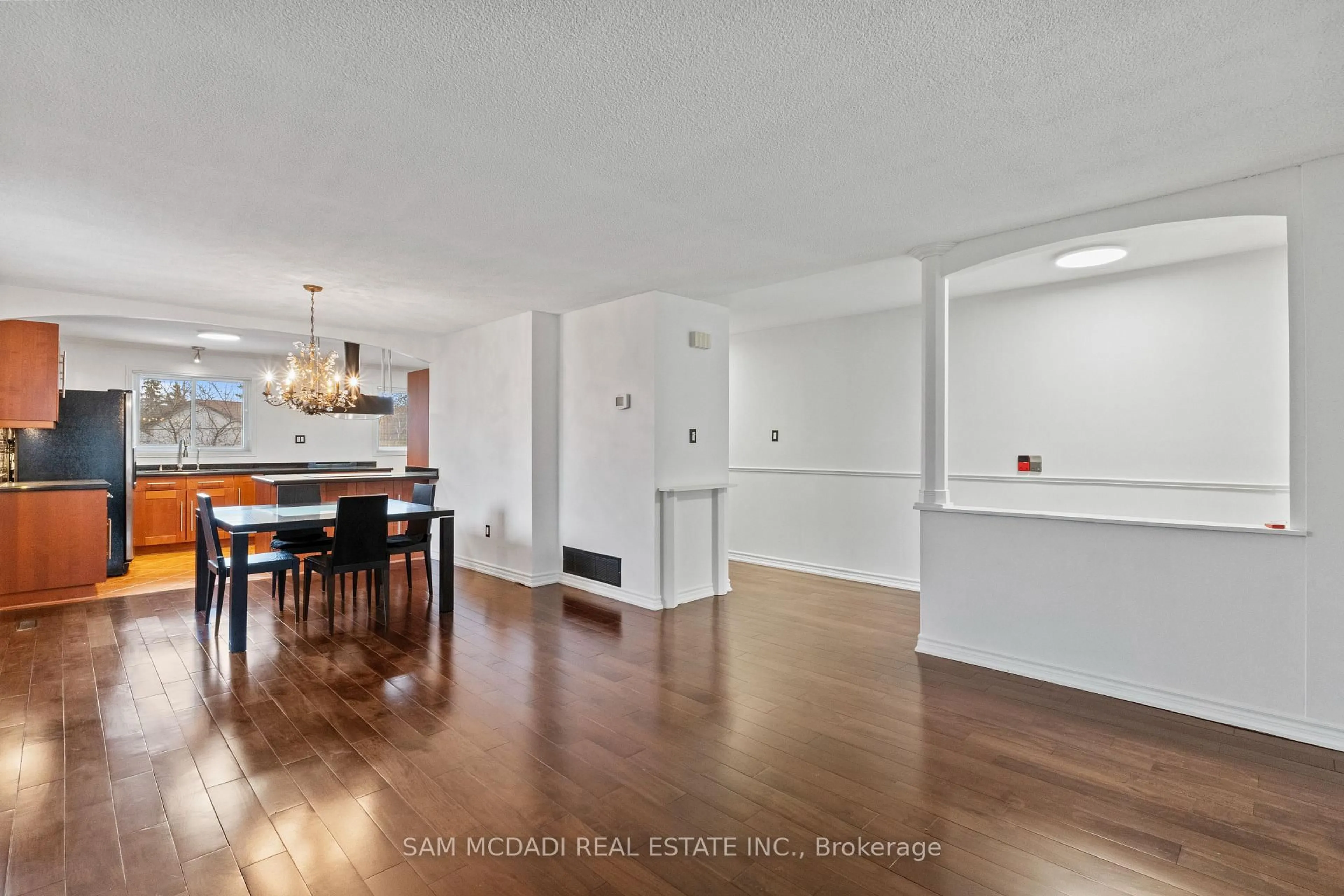 Unknown for 6085 Starfield Cres, Mississauga Ontario L5N 1X2