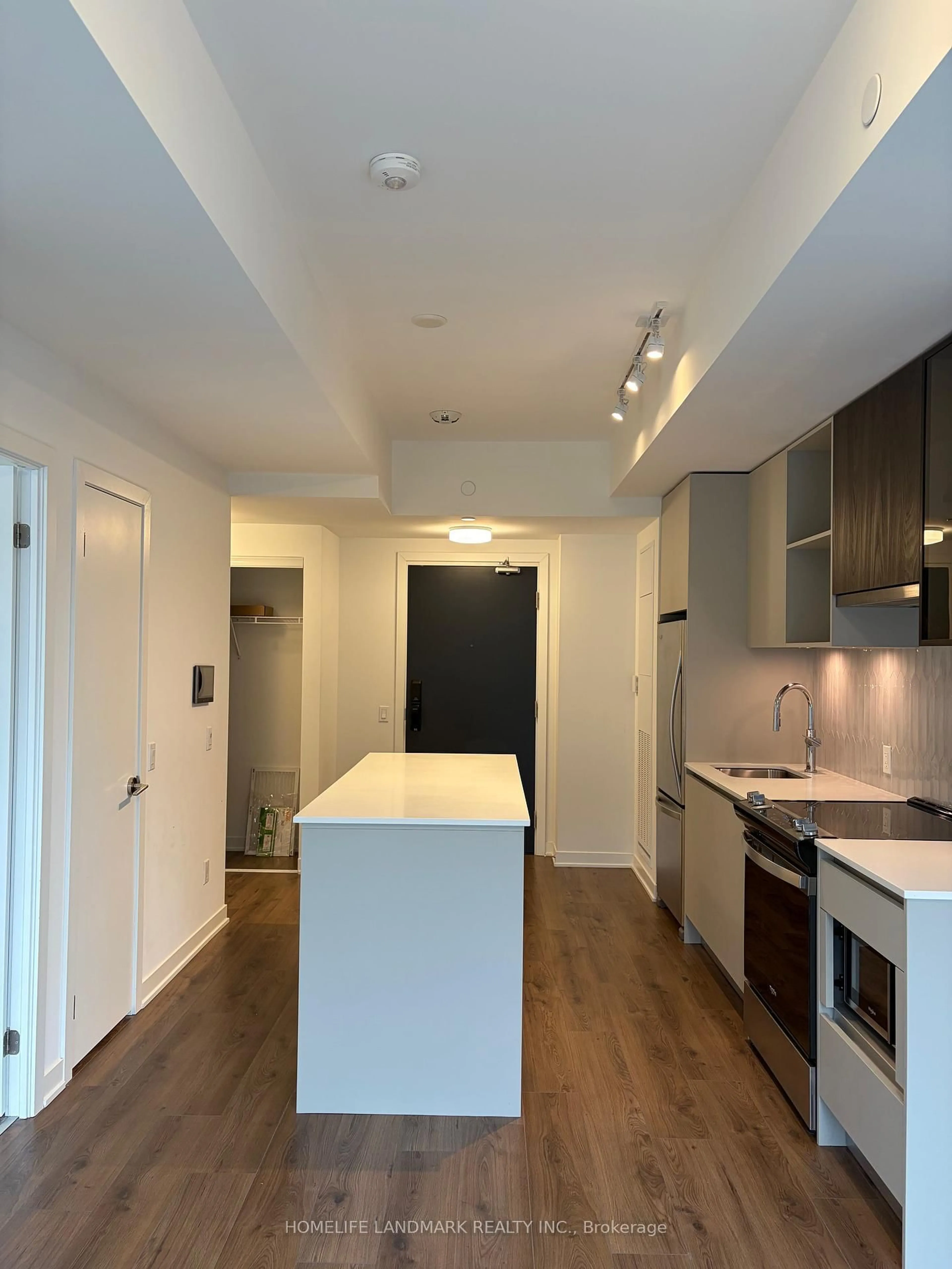 Unknown for 405 Dundas St #814, Oakville Ontario L6M 4P9