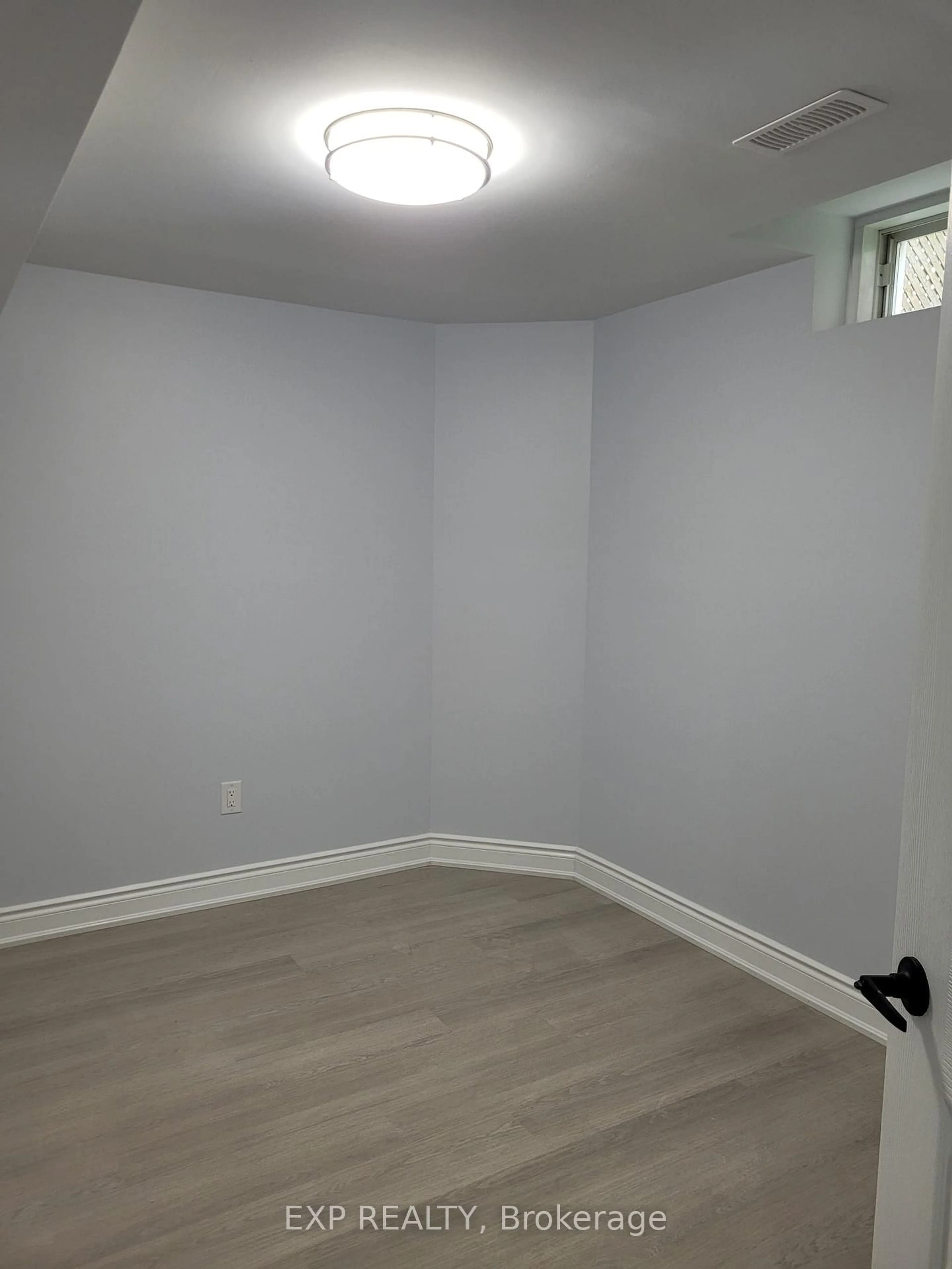 A pic of a room for 4 Secord Cres, Brampton Ontario L6X 4Z3