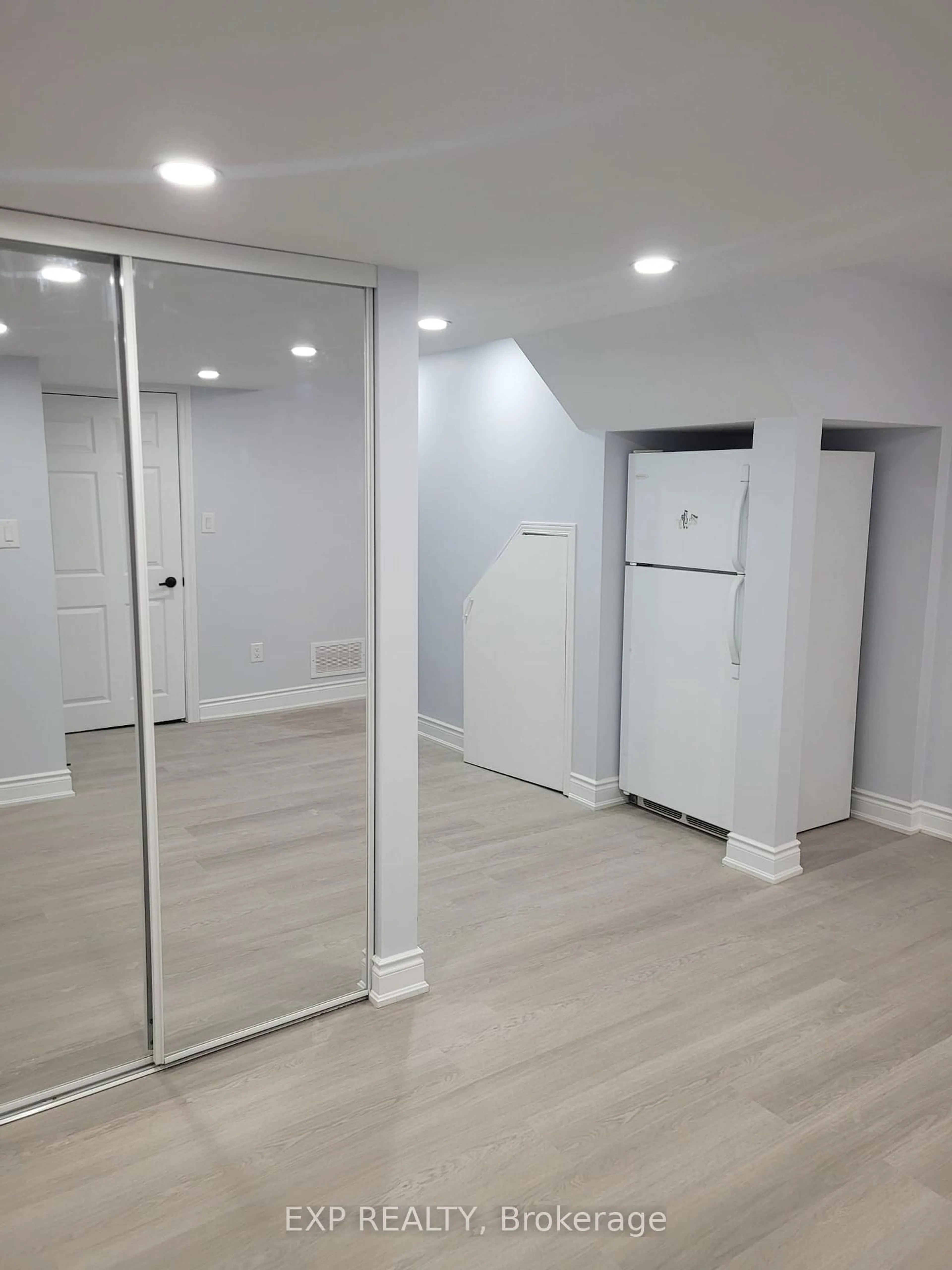 A pic of a room for 4 Secord Cres, Brampton Ontario L6X 4Z3