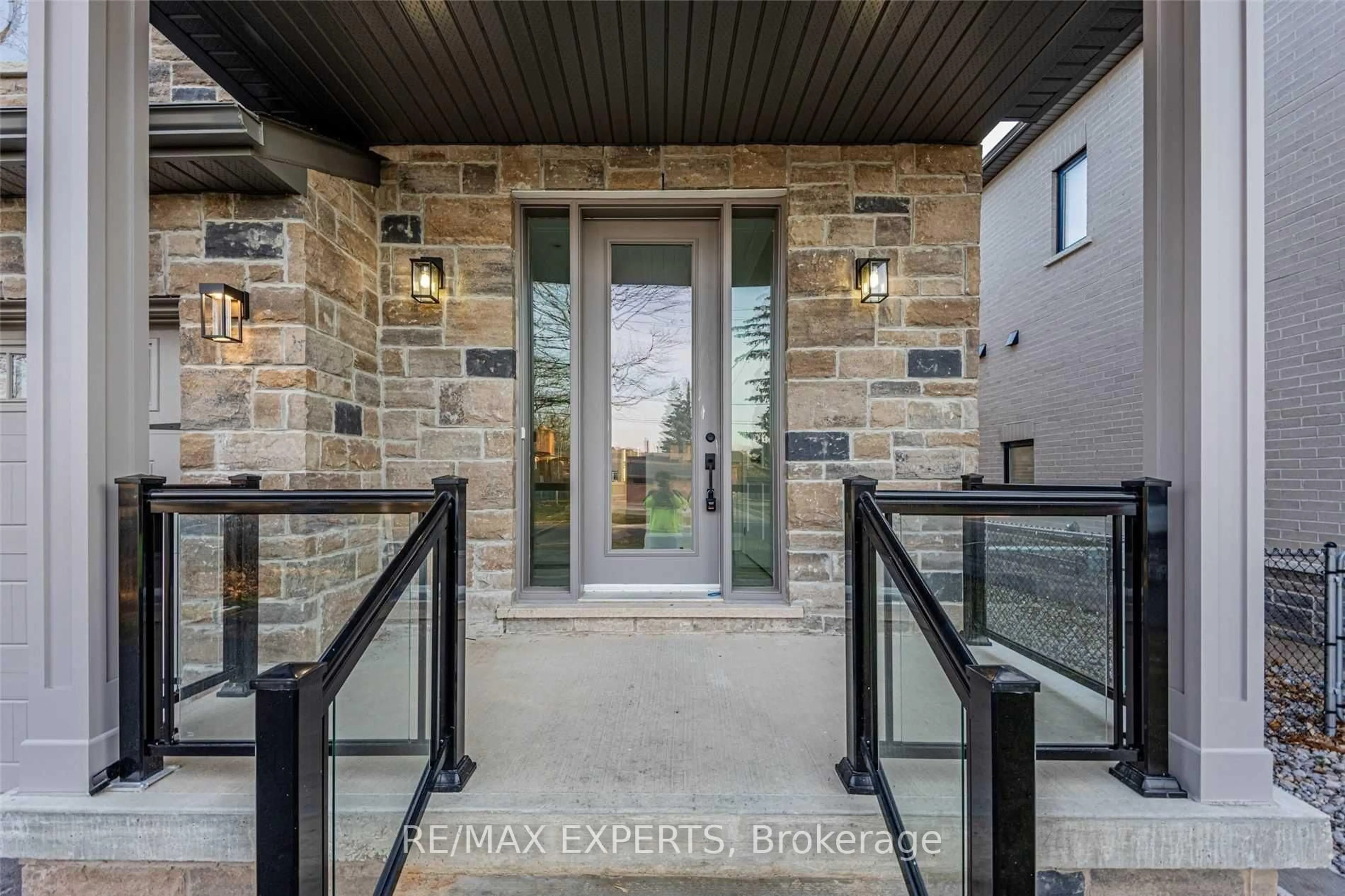 Indoor entryway for 55 Muir Ave, Toronto Ontario M9L 1H5