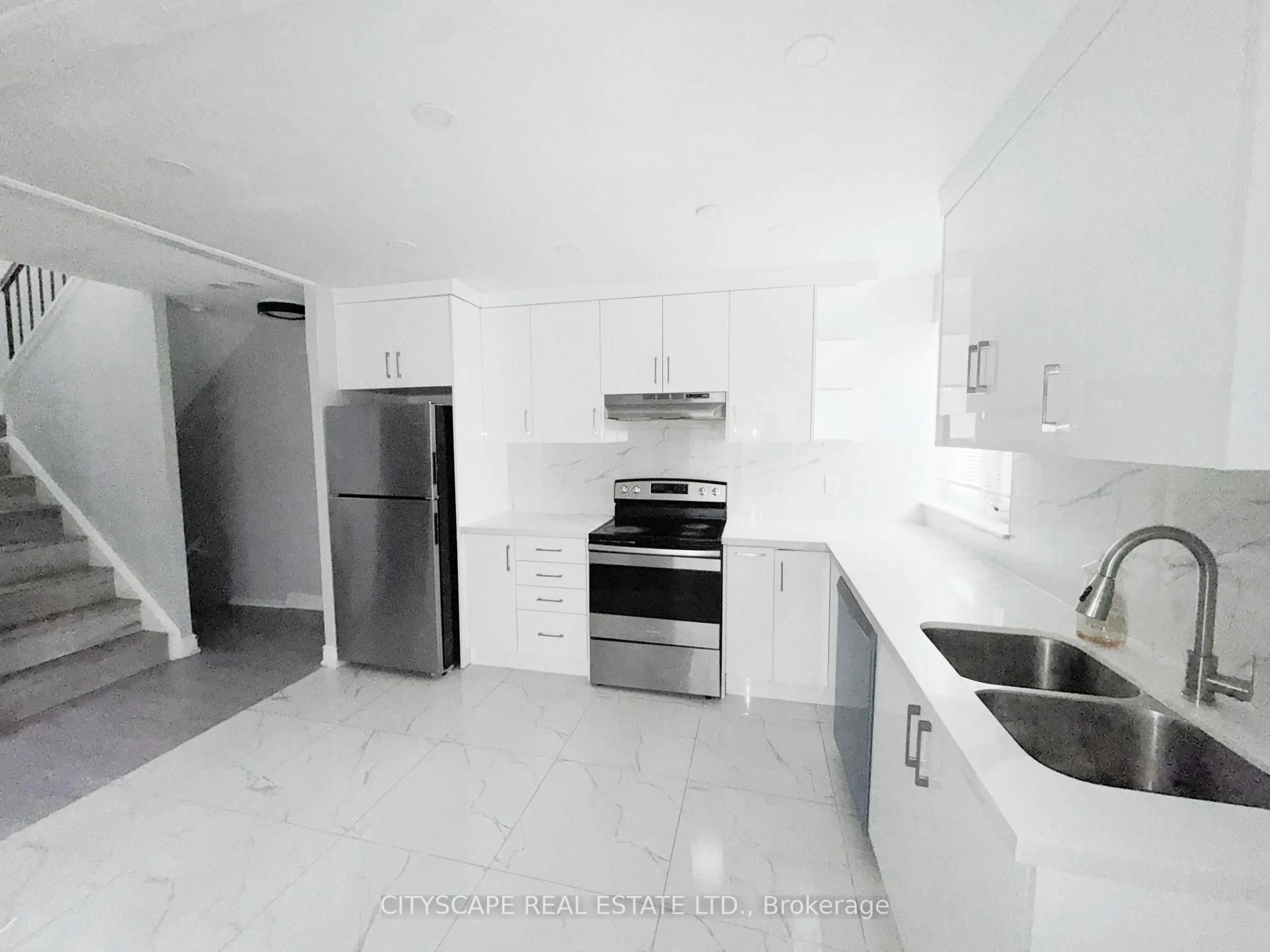 Standard kitchen, ceramic/tile floor for 1055 Dundas St #192, Mississauga Ontario L4Y 3X6