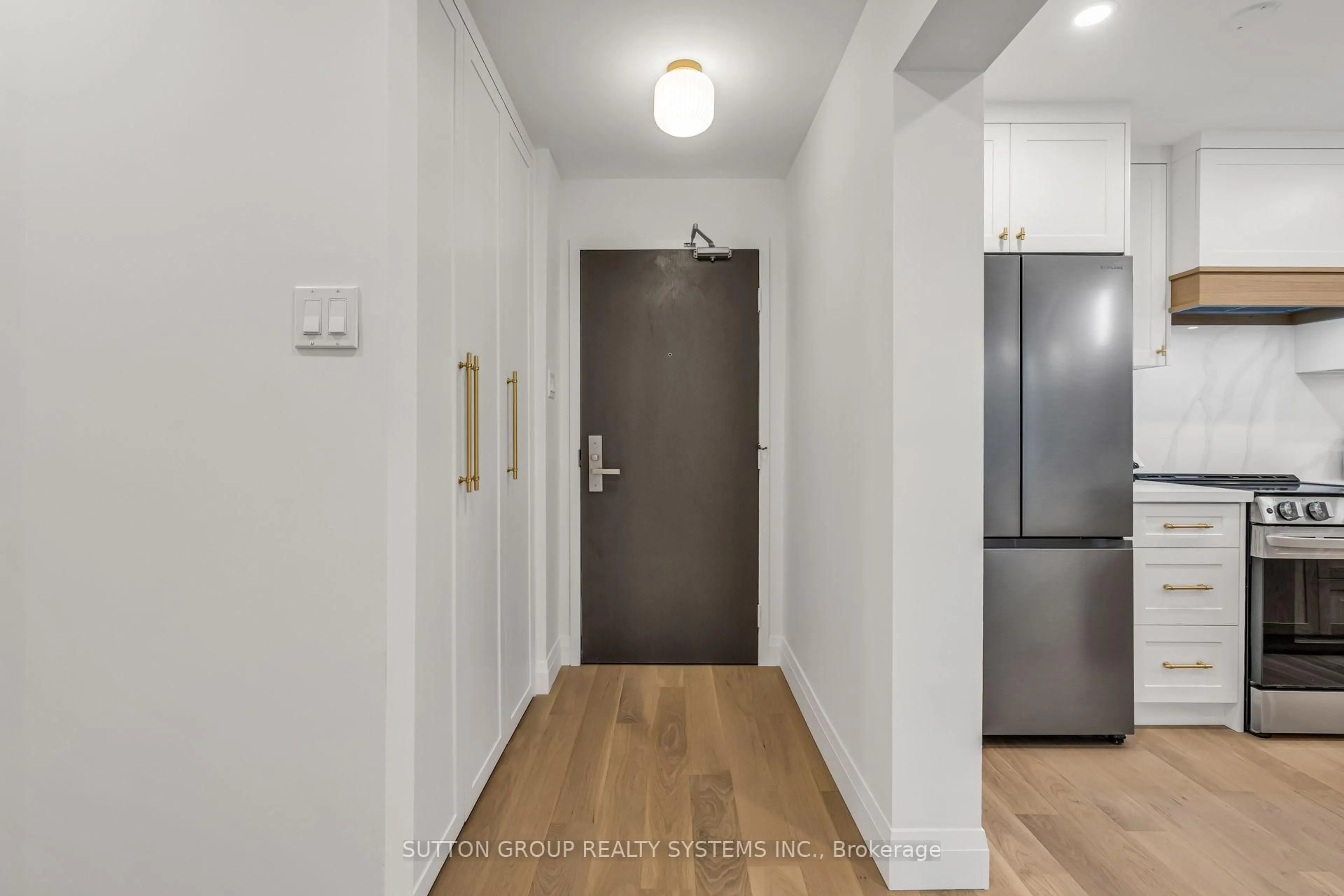 Indoor entryway for 45 Southport St #706, Toronto Ontario M6S 3N5