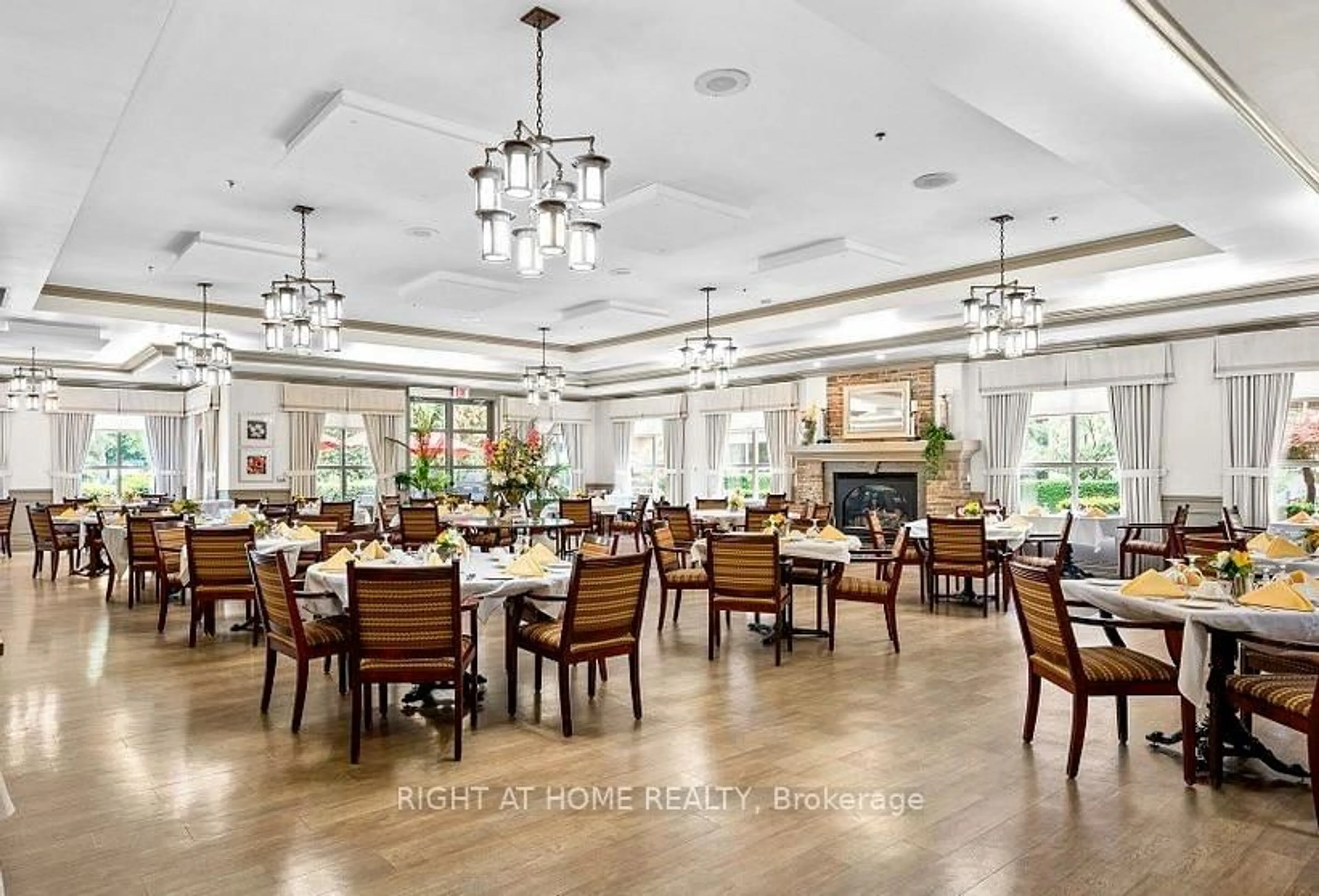 Dining room, unknown for 100 Burloak Dr #2406, Burlington Ontario L7L 6P6