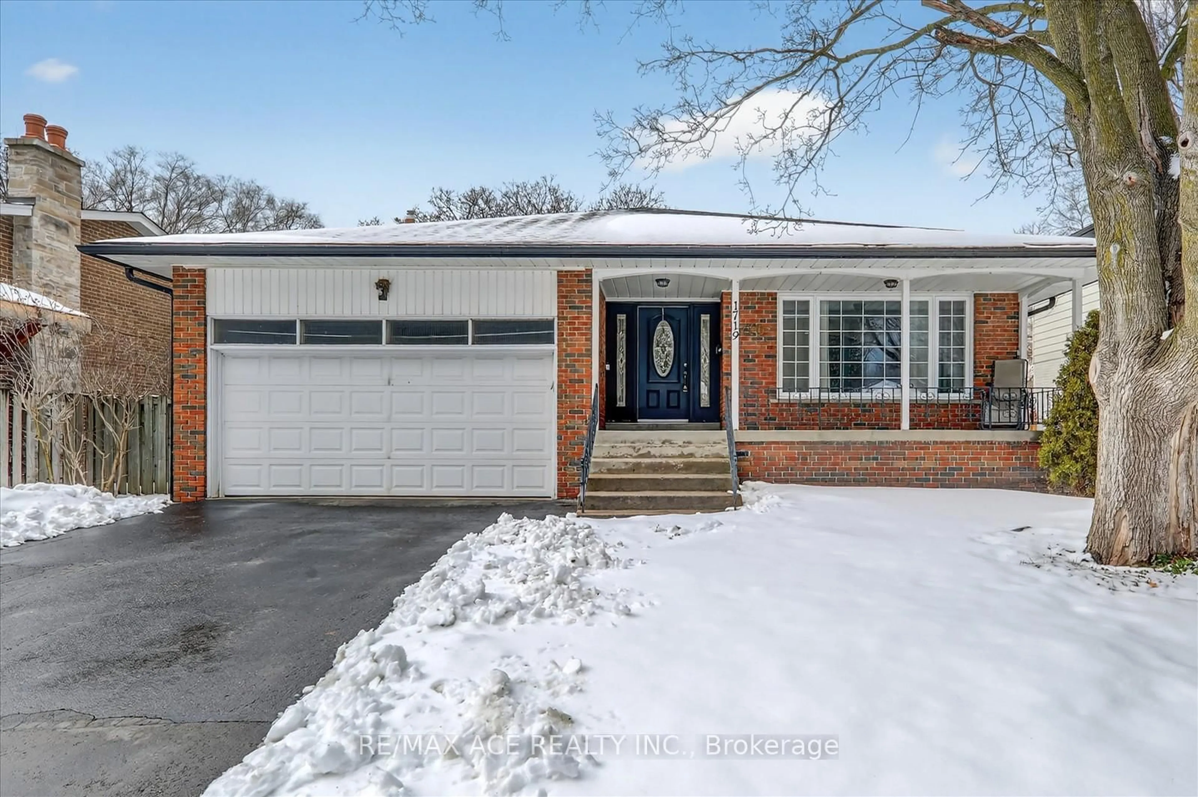 Home with brick exterior material, street for 1719 Valentine Gdns, Mississauga Ontario L5J 1H4