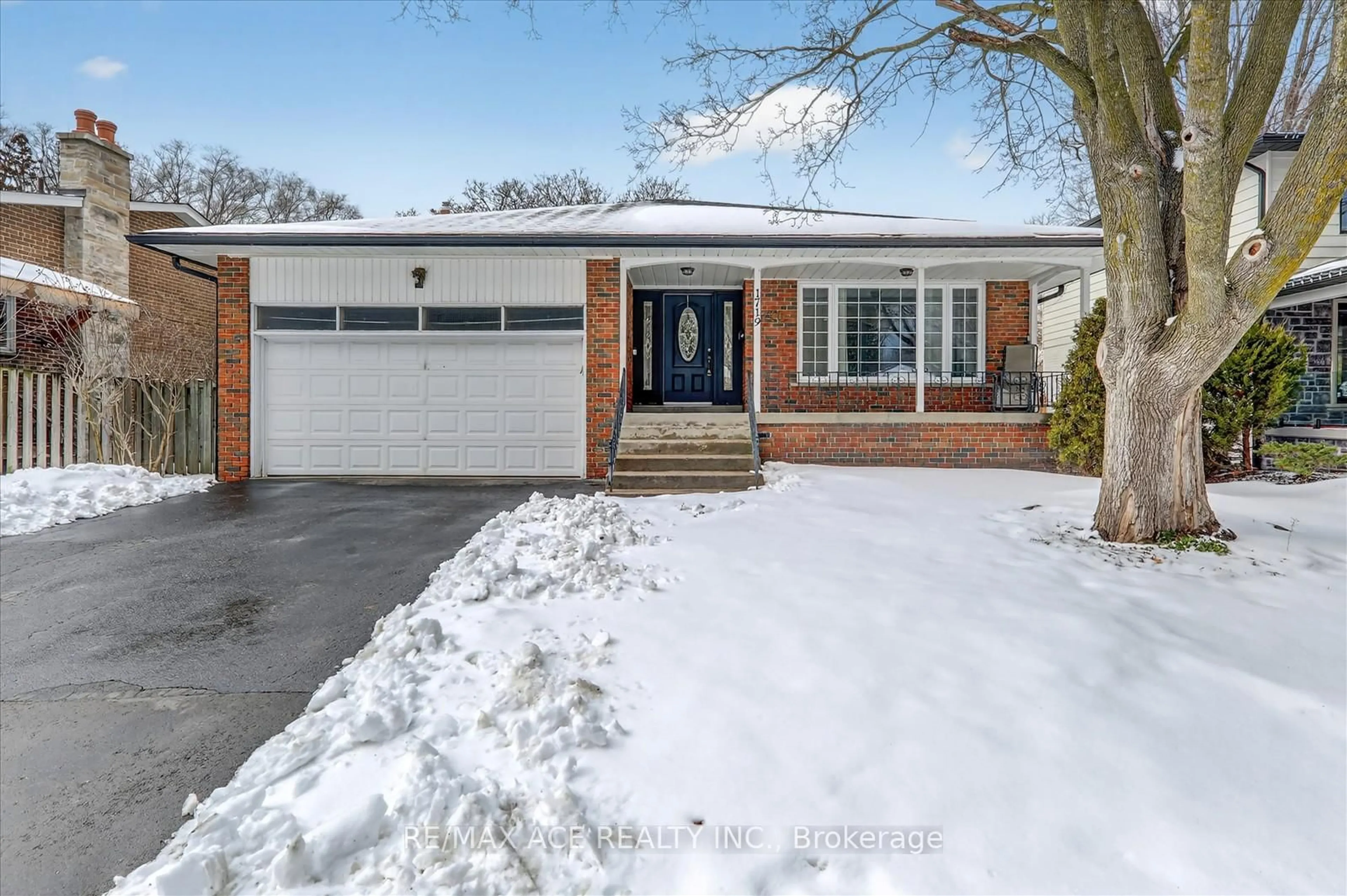 Home with brick exterior material, street for 1719 Valentine Gdns, Mississauga Ontario L5J 1H4