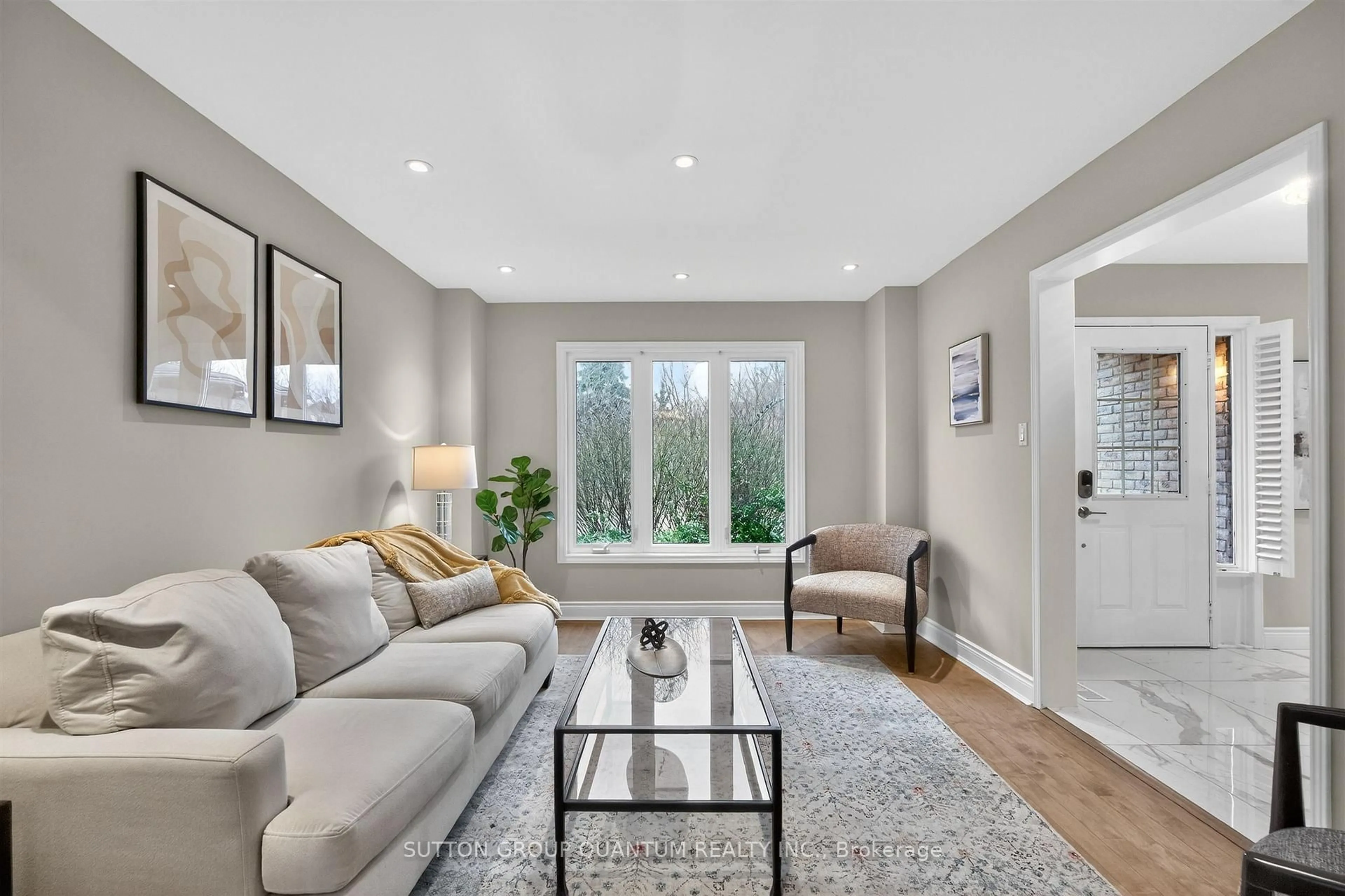 Living room with furniture, unknown for 314 Leacock Ave, Oakville Ontario L6H 5J1