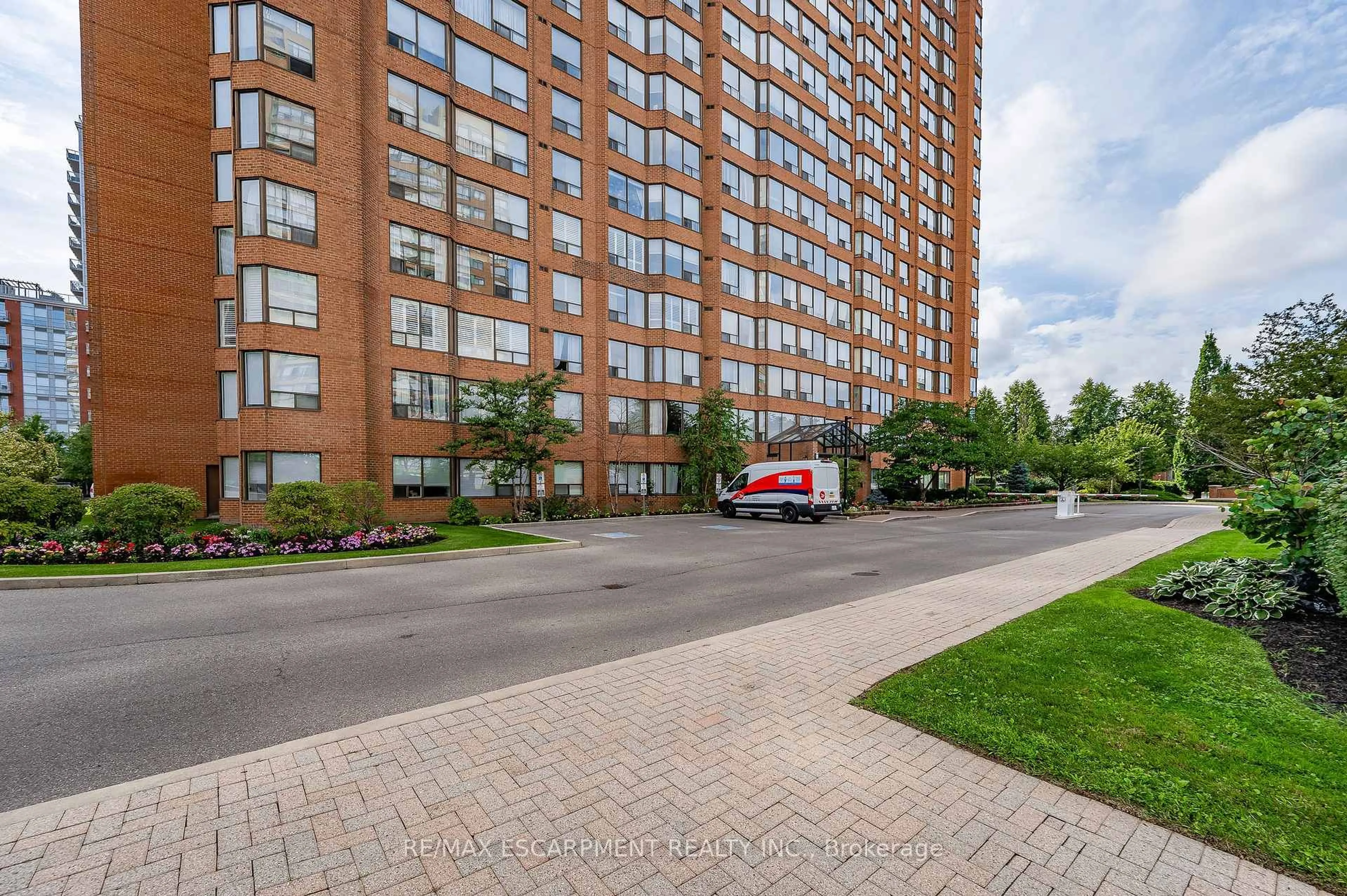 A pic from outside/outdoor area/front of a property/back of a property/a pic from drone, street for 1270 Maple Crossing Blvd #808, Burlington Ontario L7S 2J3
