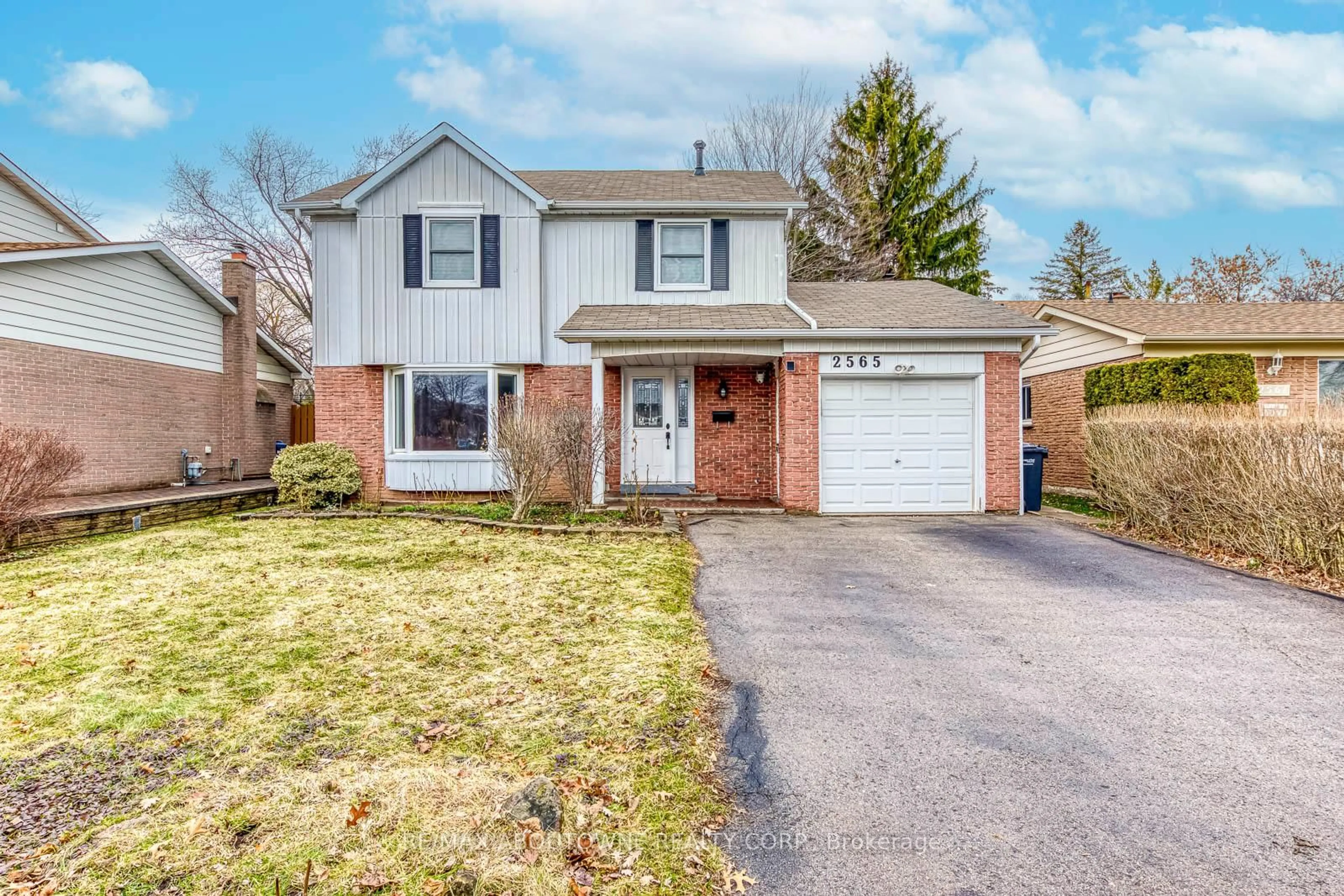 Home with brick exterior material, street for 2565 Windjammer Rd, Mississauga Ontario L5L 1H7