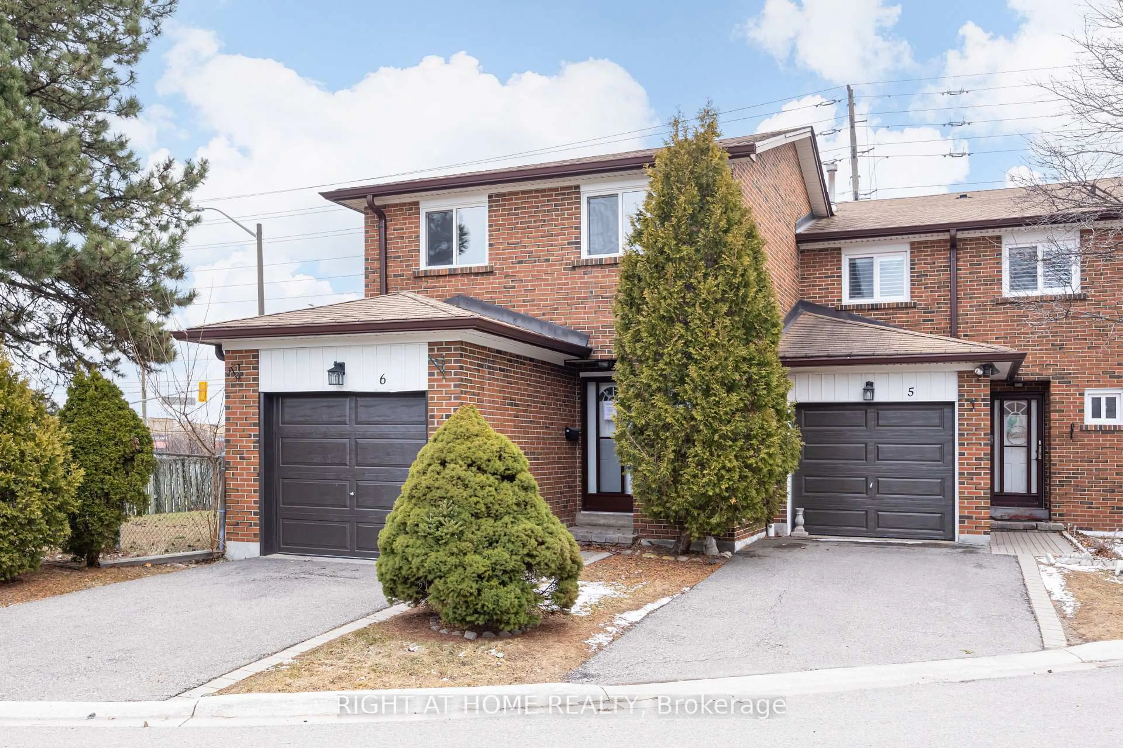 Home with brick exterior material, street for 2687 Bromsgrove Rd #6, Mississauga Ontario L5J 4C6