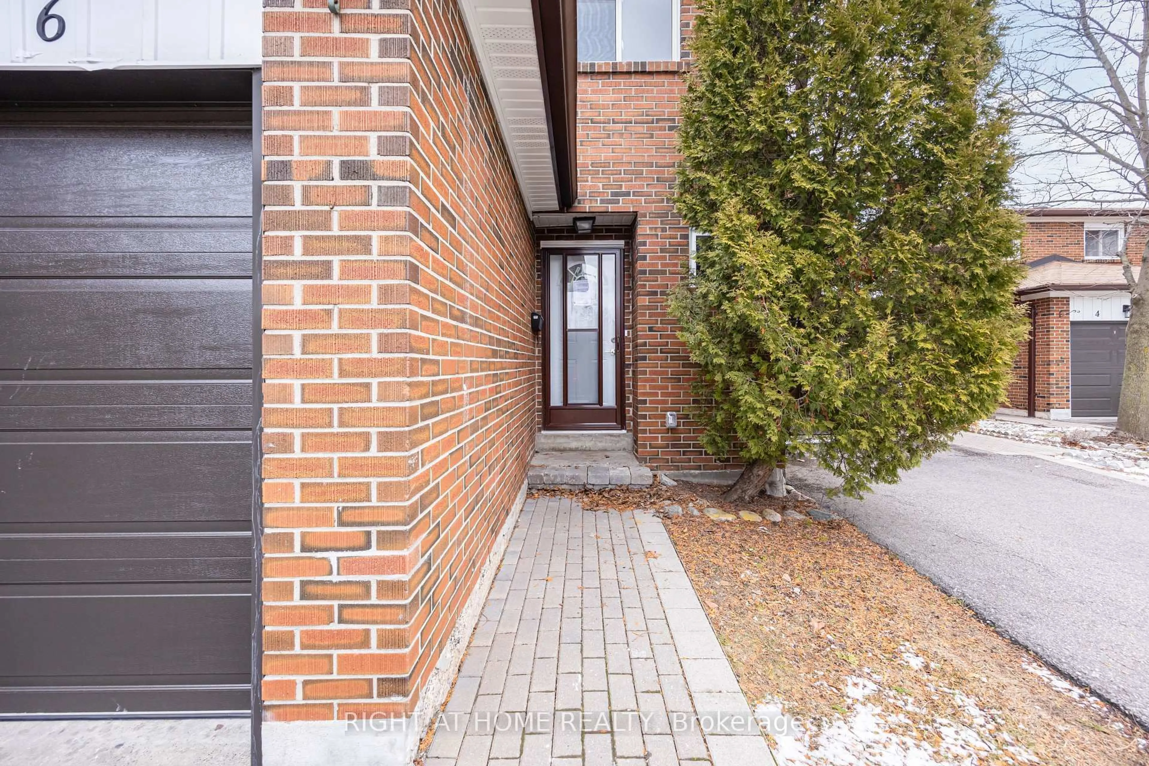 Home with brick exterior material, street for 2687 Bromsgrove Rd #6, Mississauga Ontario L5J 4C6