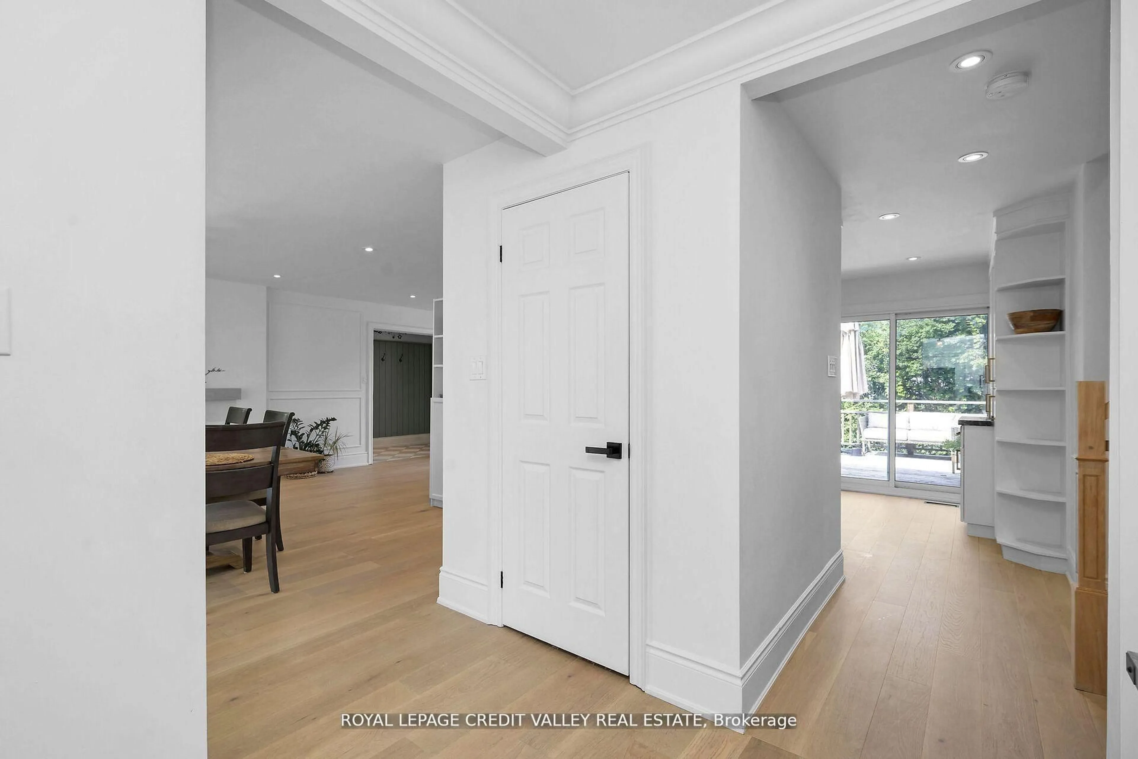 Indoor entryway for 47 Larry St, Caledon Ontario L7C 1K8