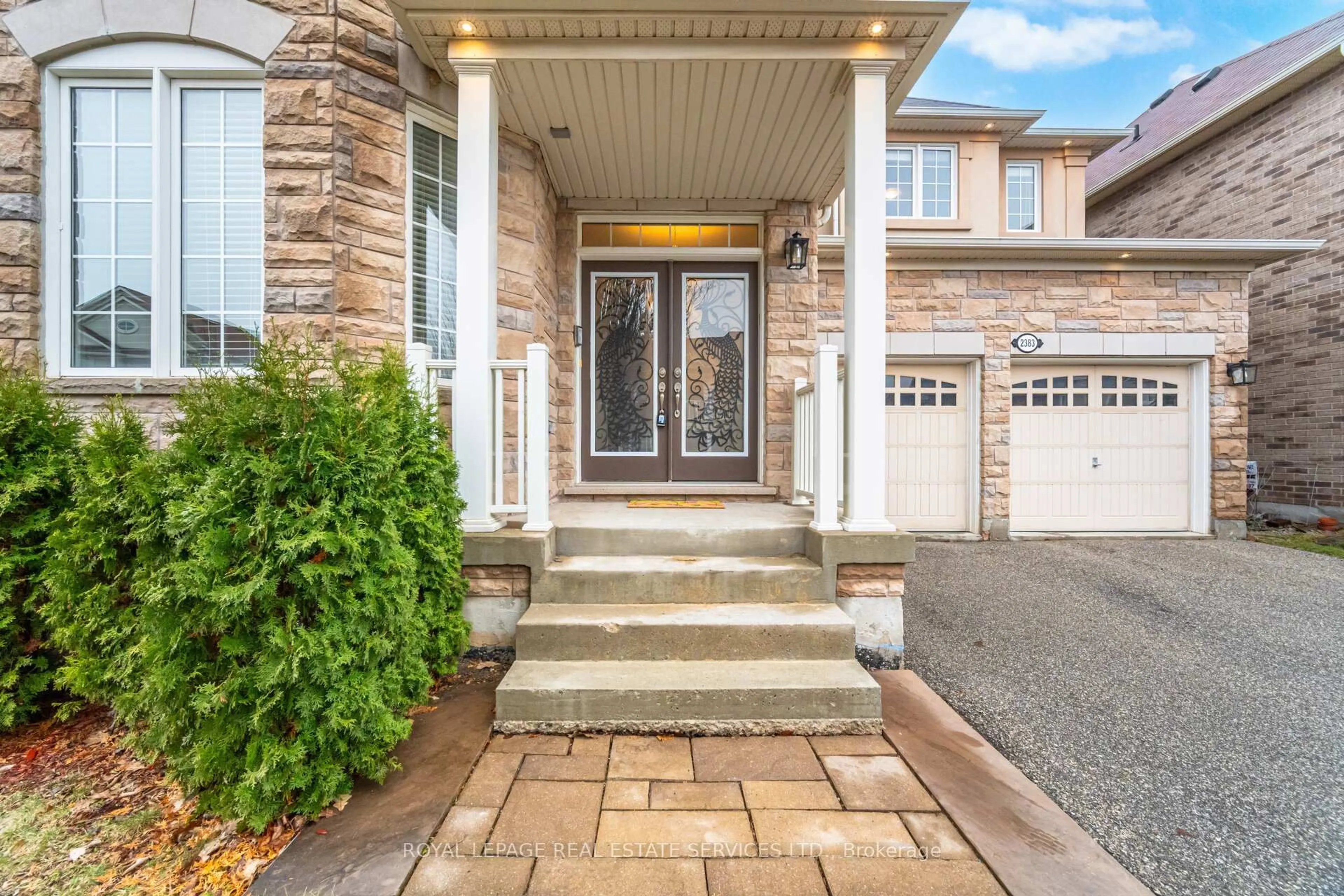 Indoor entryway for 2383 Calloway Dr, Oakville Ontario L6M 0C1