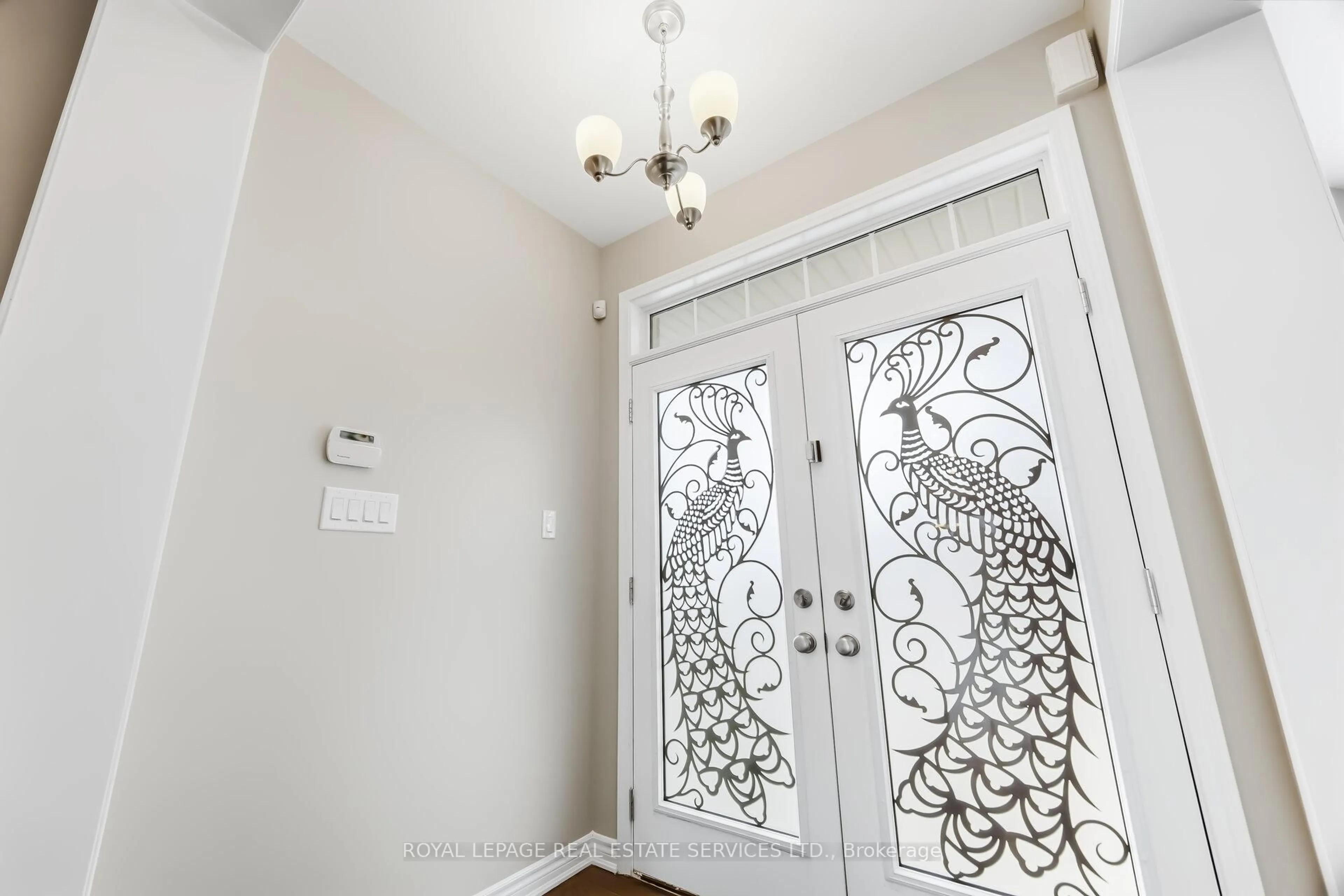 Indoor entryway for 2383 Calloway Dr, Oakville Ontario L6M 0C1