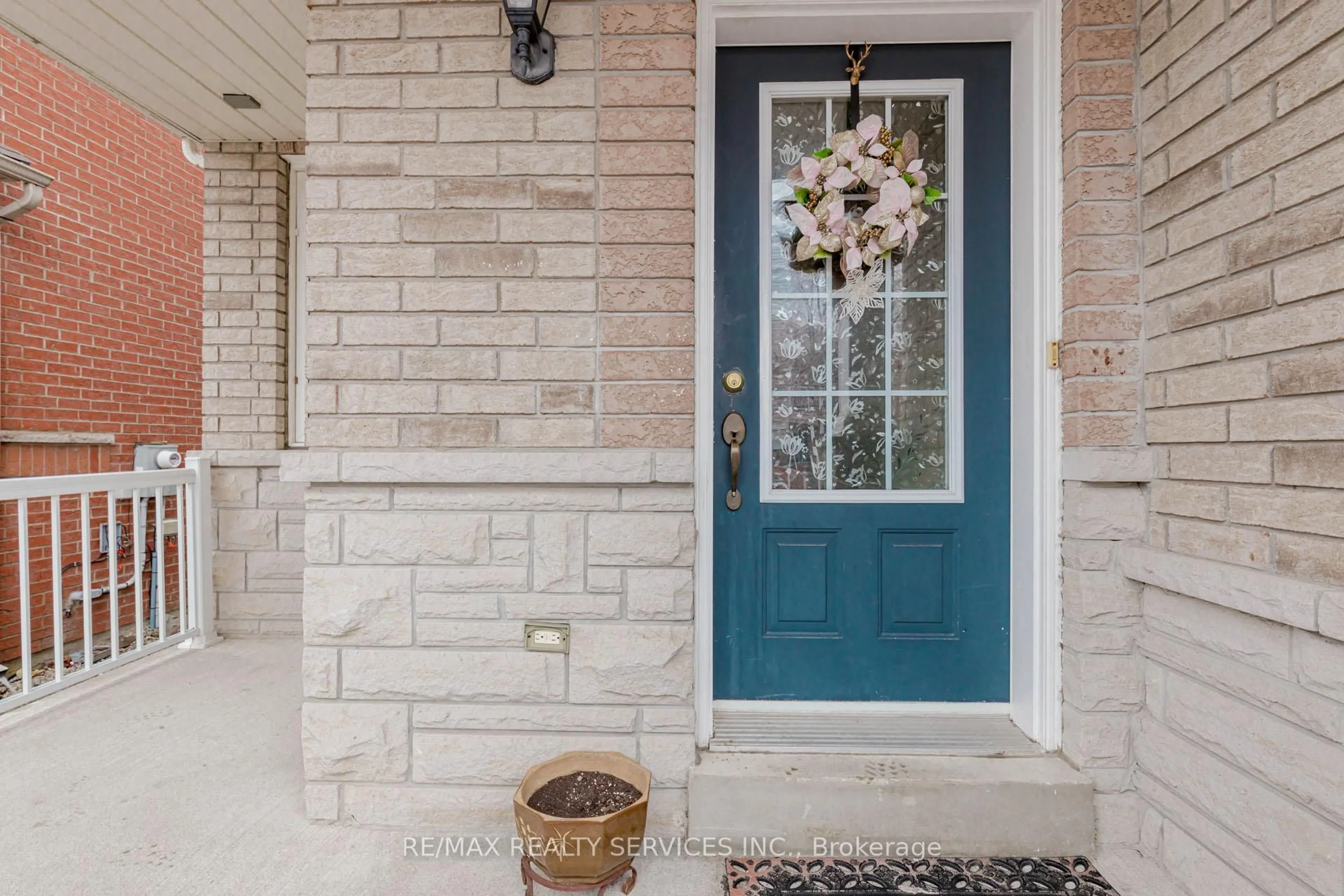 Indoor entryway for 3 Rainy Dale Rd, Brampton Ontario L6V 4S7