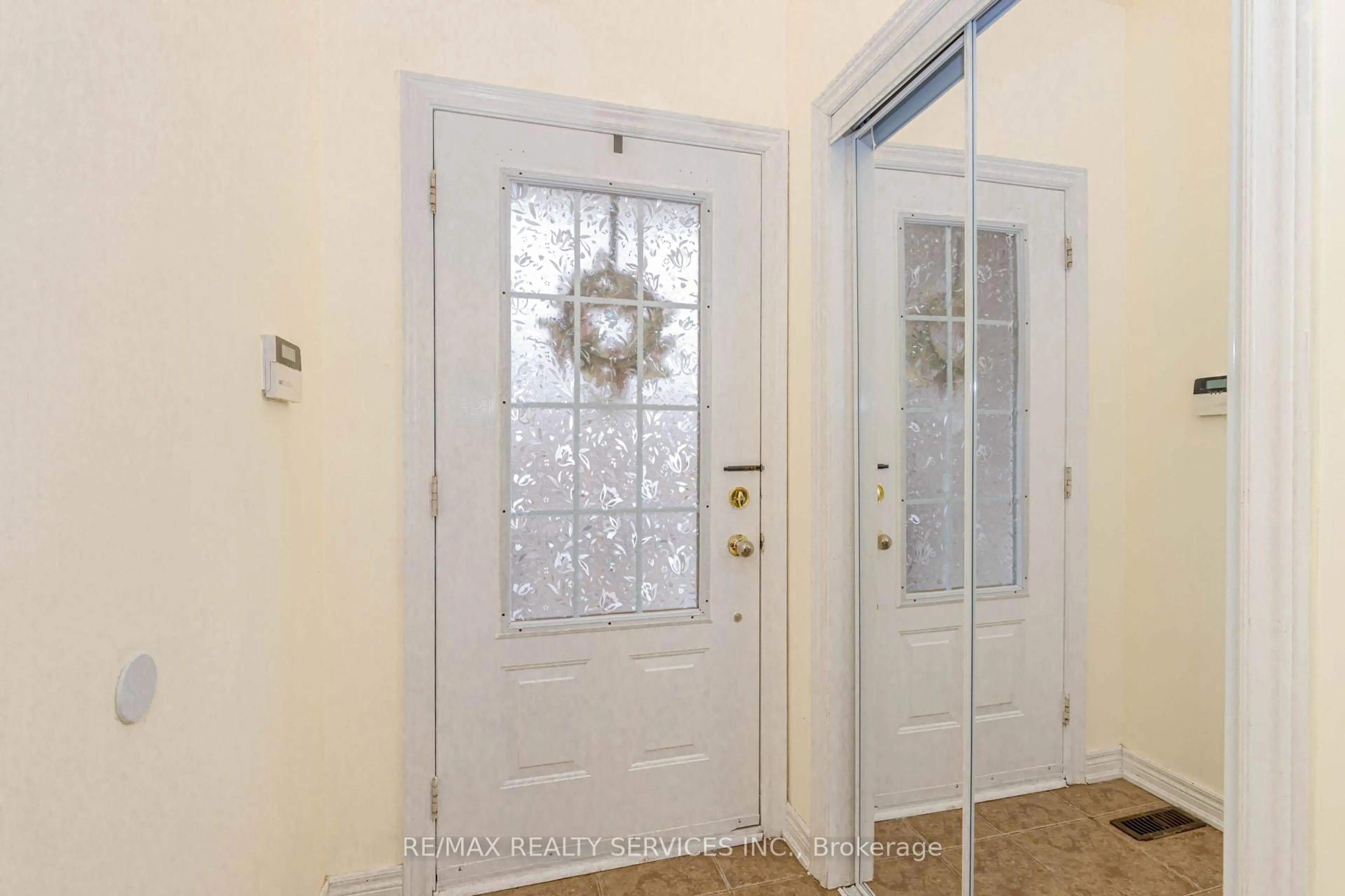 Indoor entryway for 3 Rainy Dale Rd, Brampton Ontario L6V 4S7