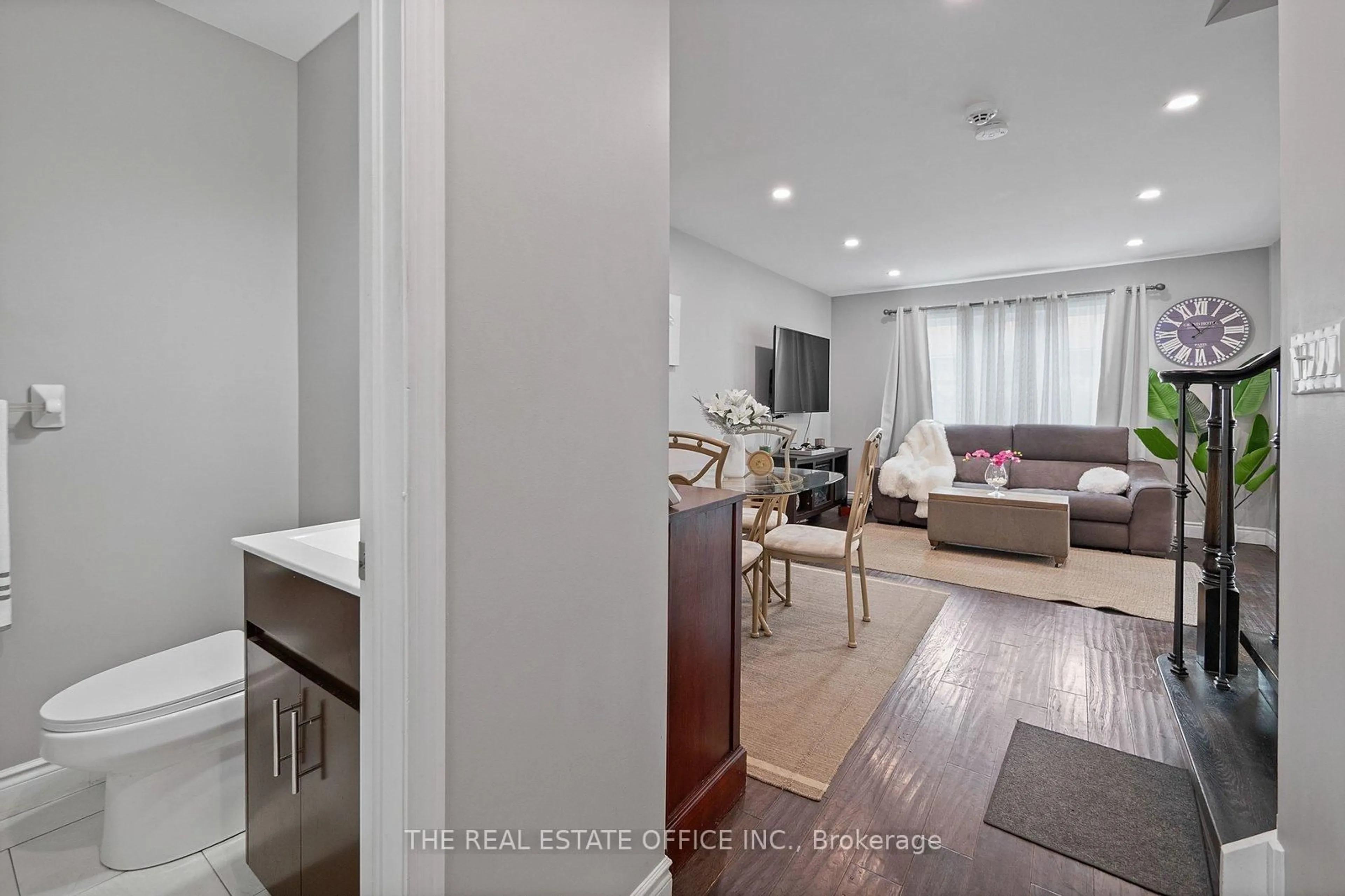 Living room with furniture, unknown for 344 Prosser Circ, Milton Ontario L9T 0P5