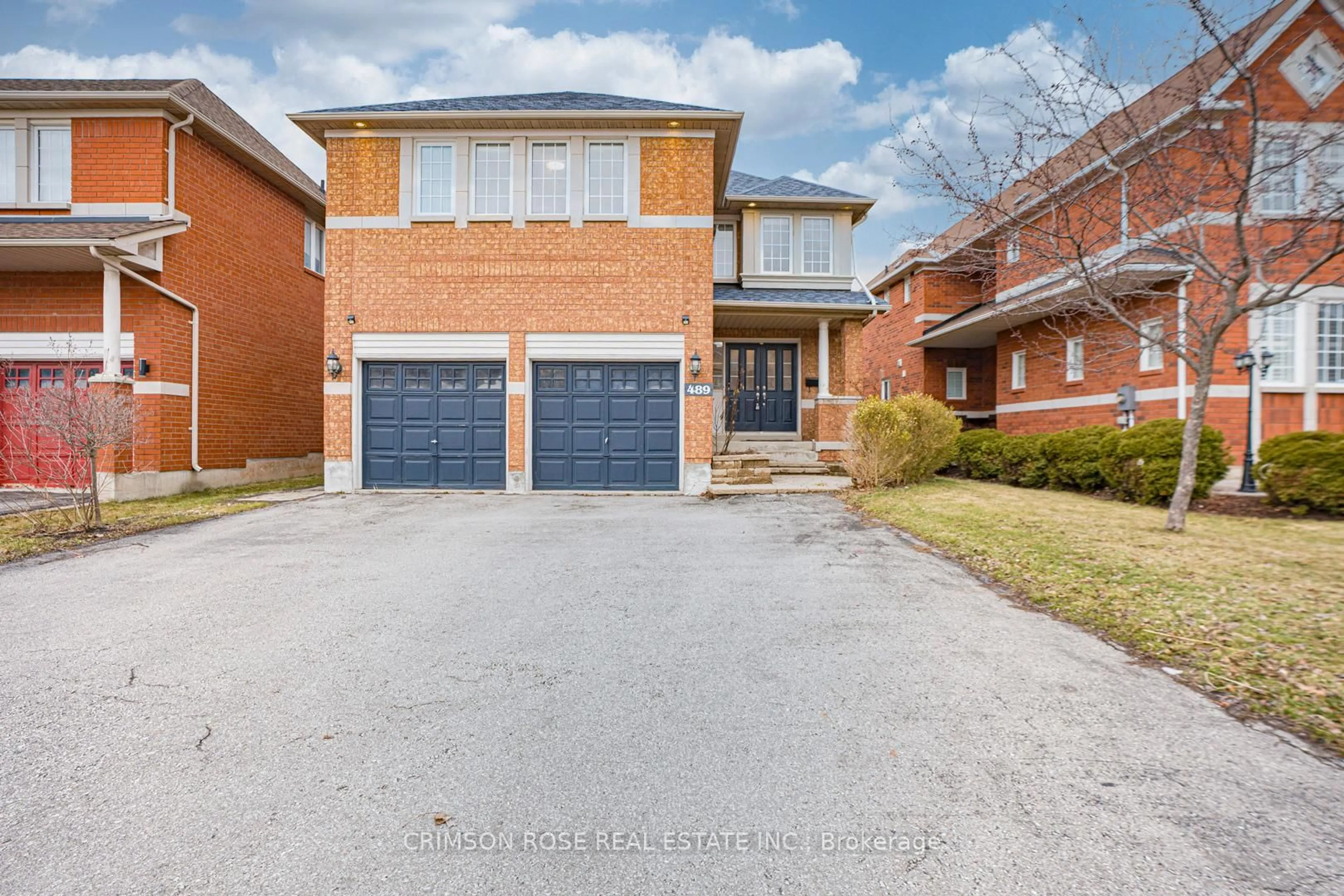 Home with brick exterior material, street for 489 Ravineview Way, Oakville Ontario L6H 6T1