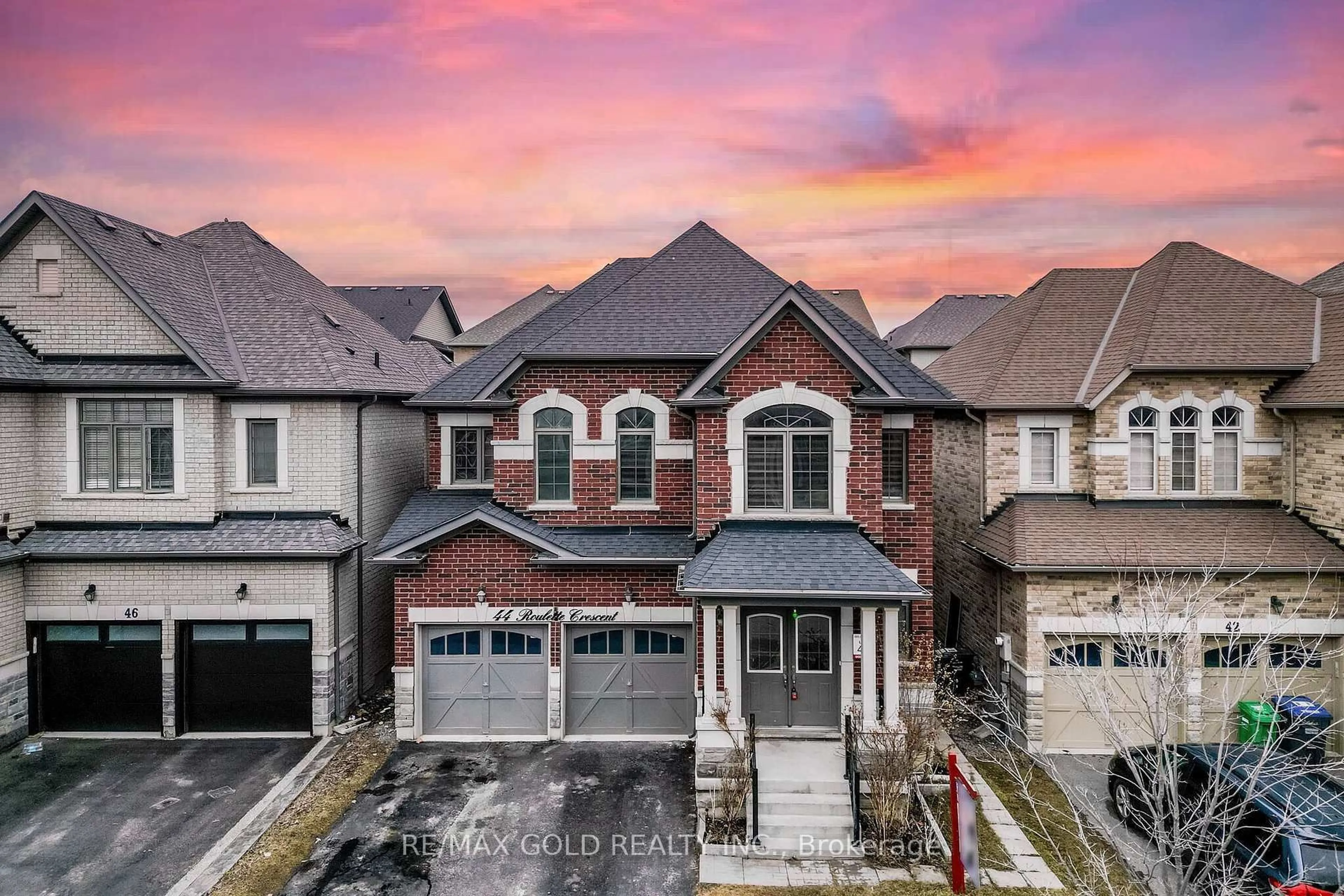 A pic from outside/outdoor area/front of a property/back of a property/a pic from drone, street for 44 Roulette Cres, Brampton Ontario L7A 4R6