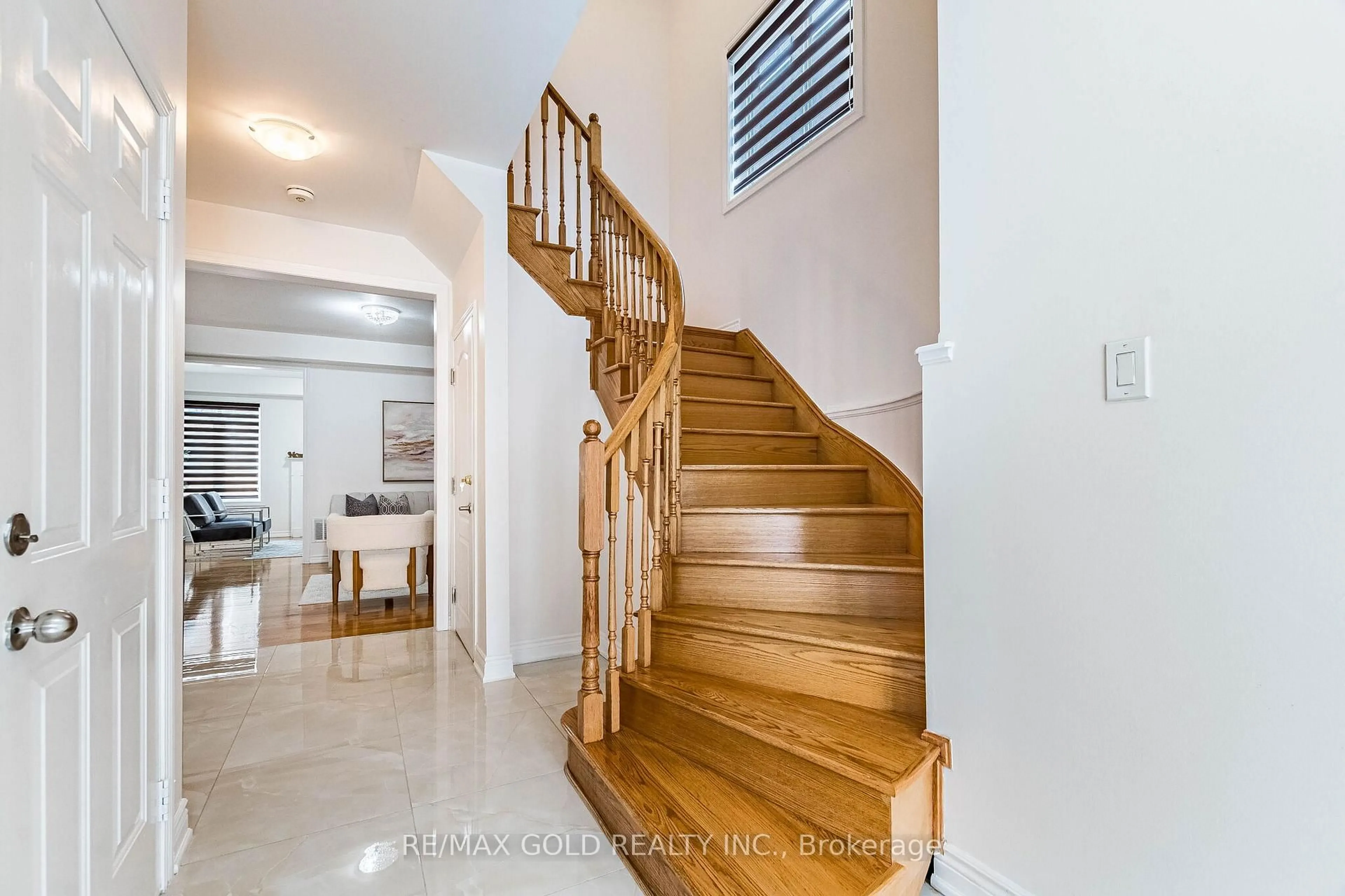 Unknown for 44 Roulette Cres, Brampton Ontario L7A 4R6