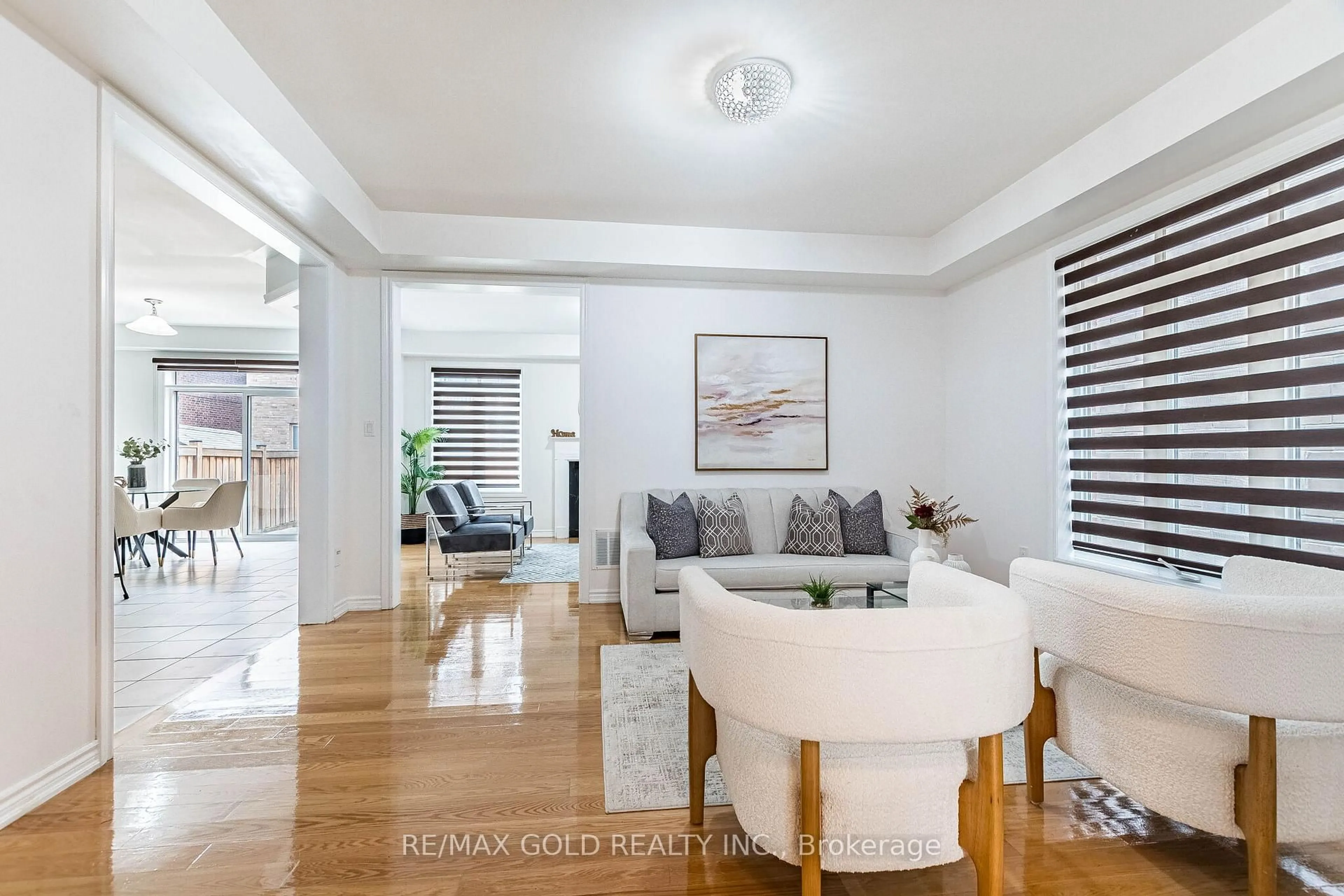 Living room with furniture, unknown for 44 Roulette Cres, Brampton Ontario L7A 4R6