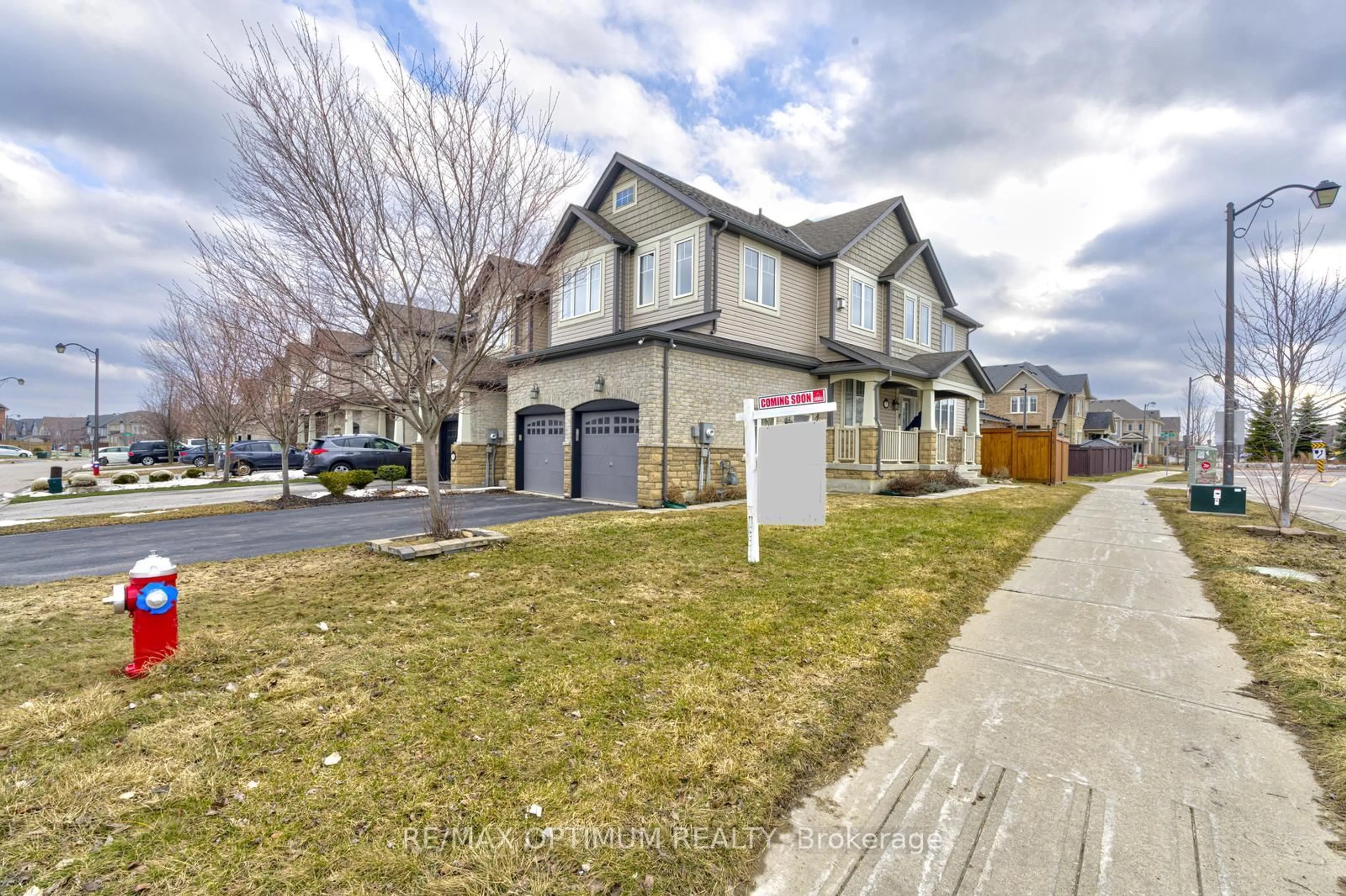 A pic from outside/outdoor area/front of a property/back of a property/a pic from drone, street for 7 Bonnieglen Farm Blvd, Caledon Ontario L7C 3X7