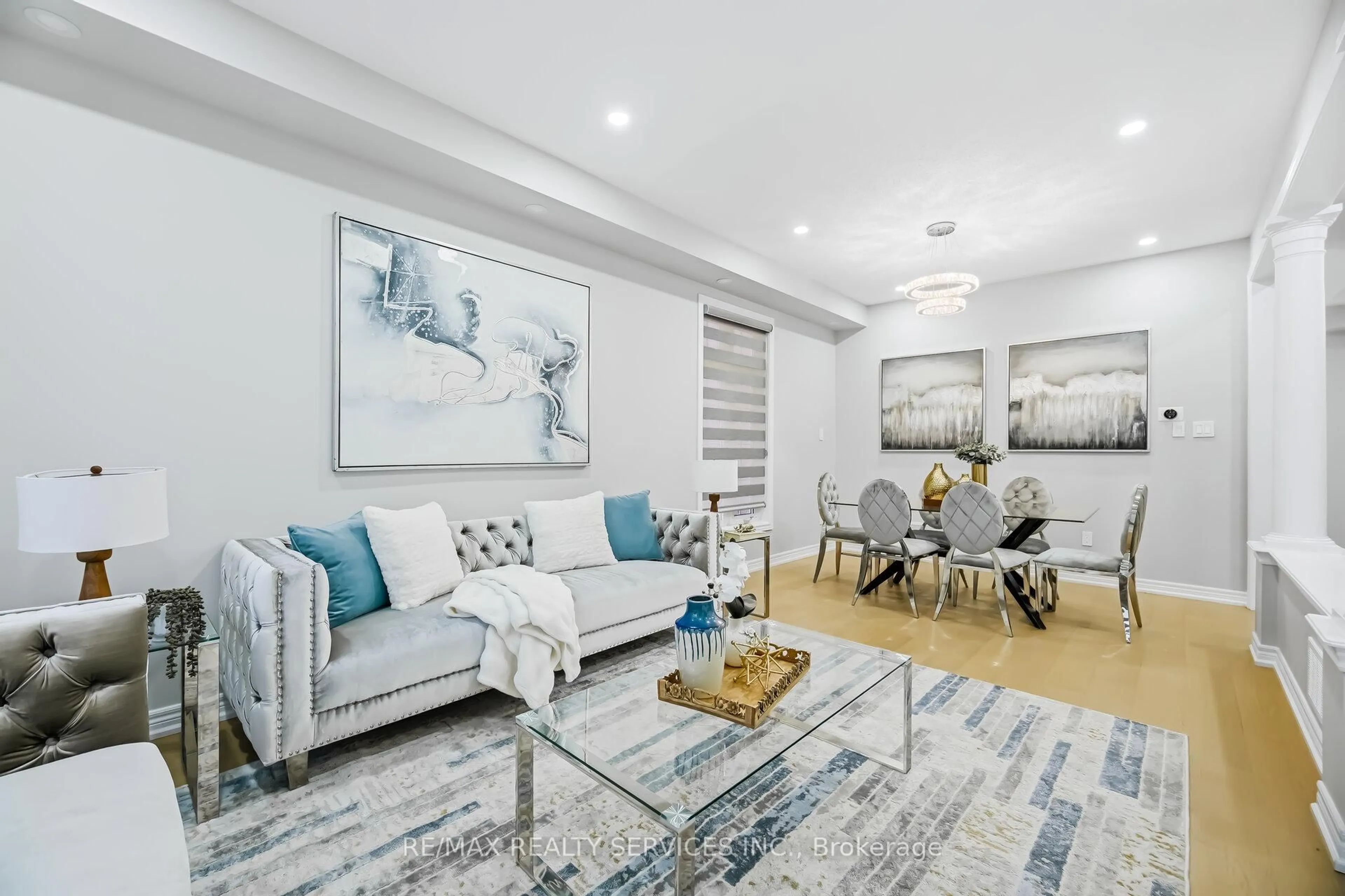 Living room with furniture, unknown for 158 Southlake Blvd, Brampton Ontario L6V 4S3