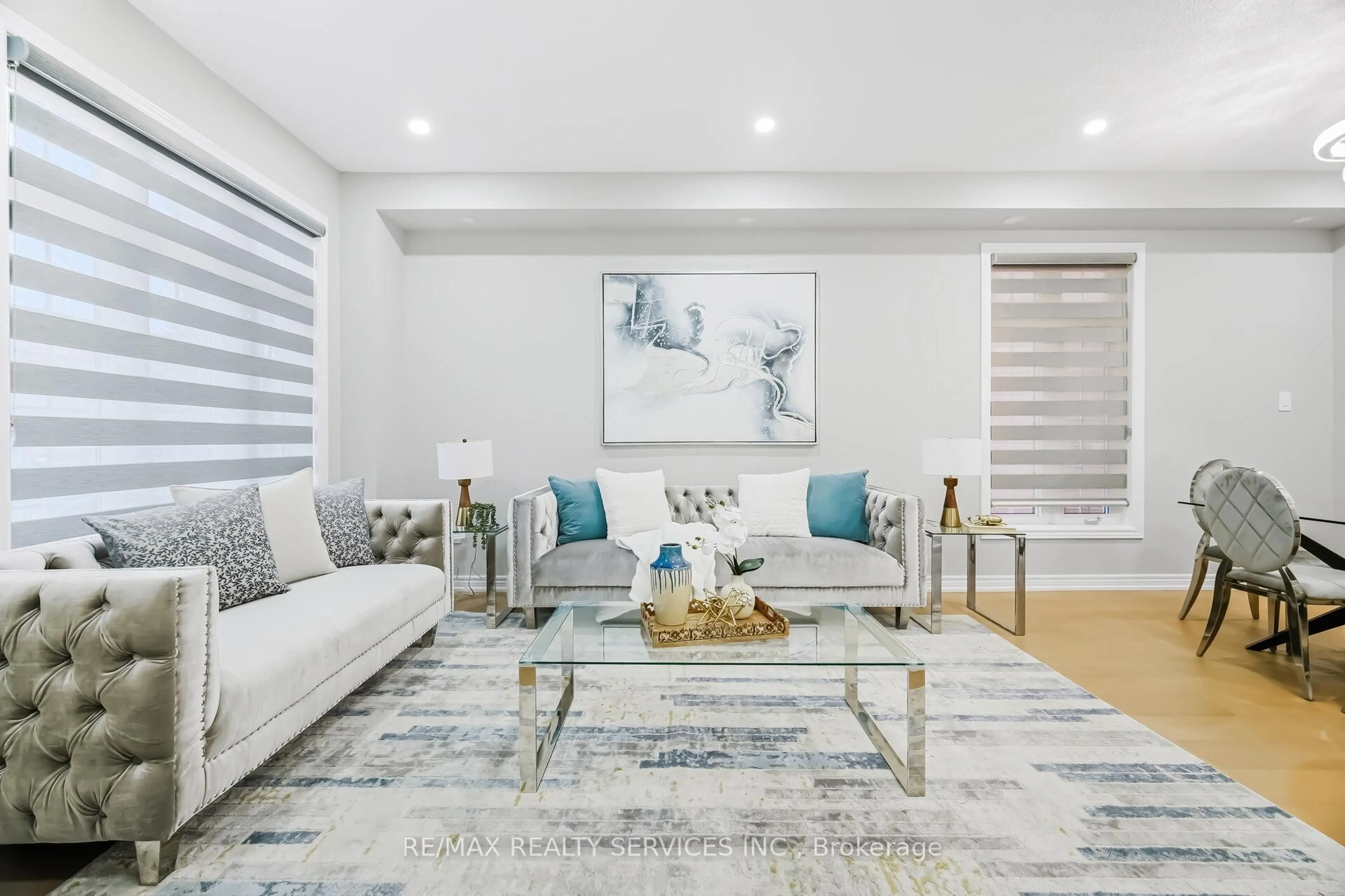 Living room with furniture, unknown for 158 Southlake Blvd, Brampton Ontario L6V 4S3