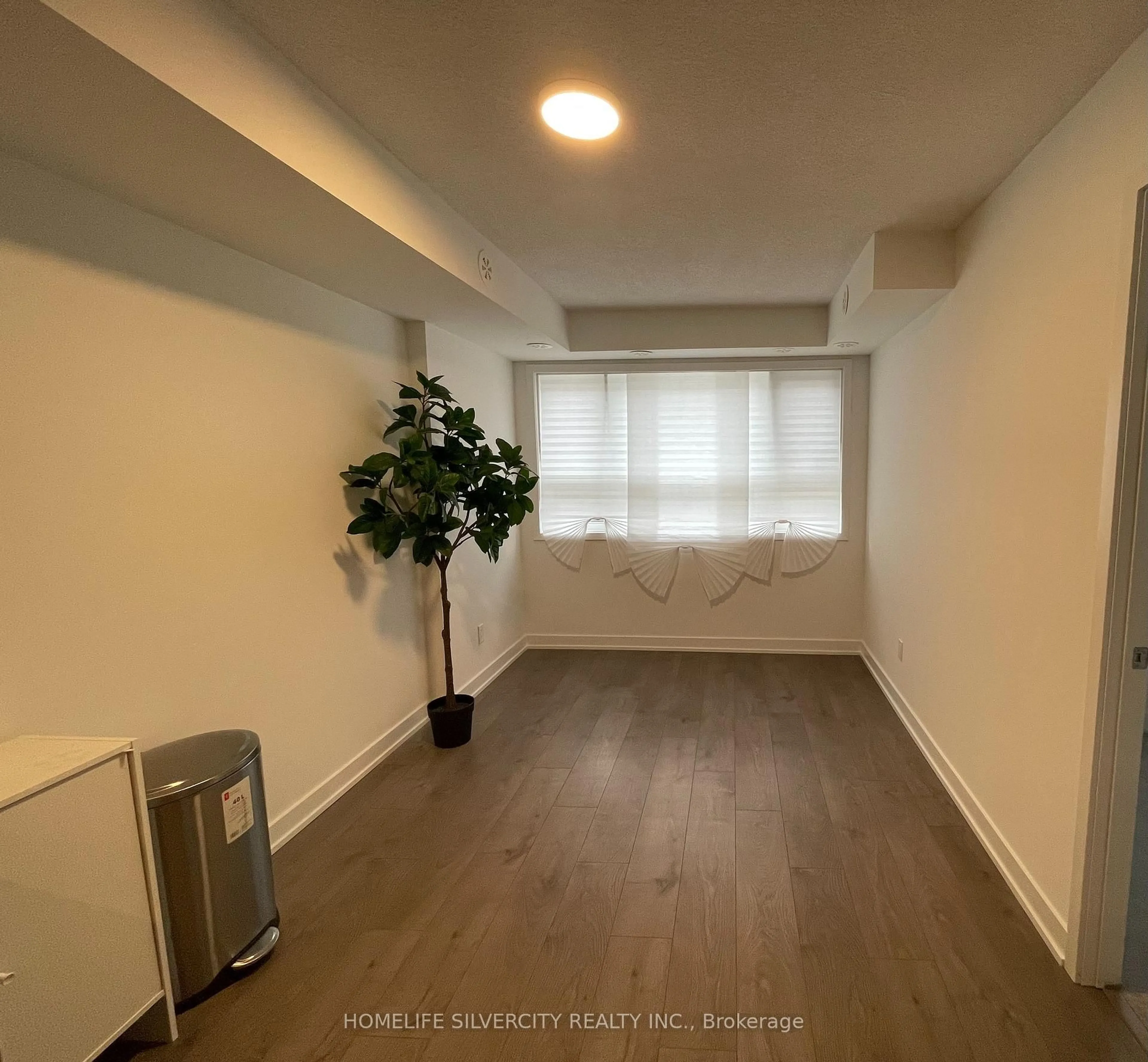 A pic of a room for 1141 Cooke Blvd #403, Burlington Ontario L7T 0C3