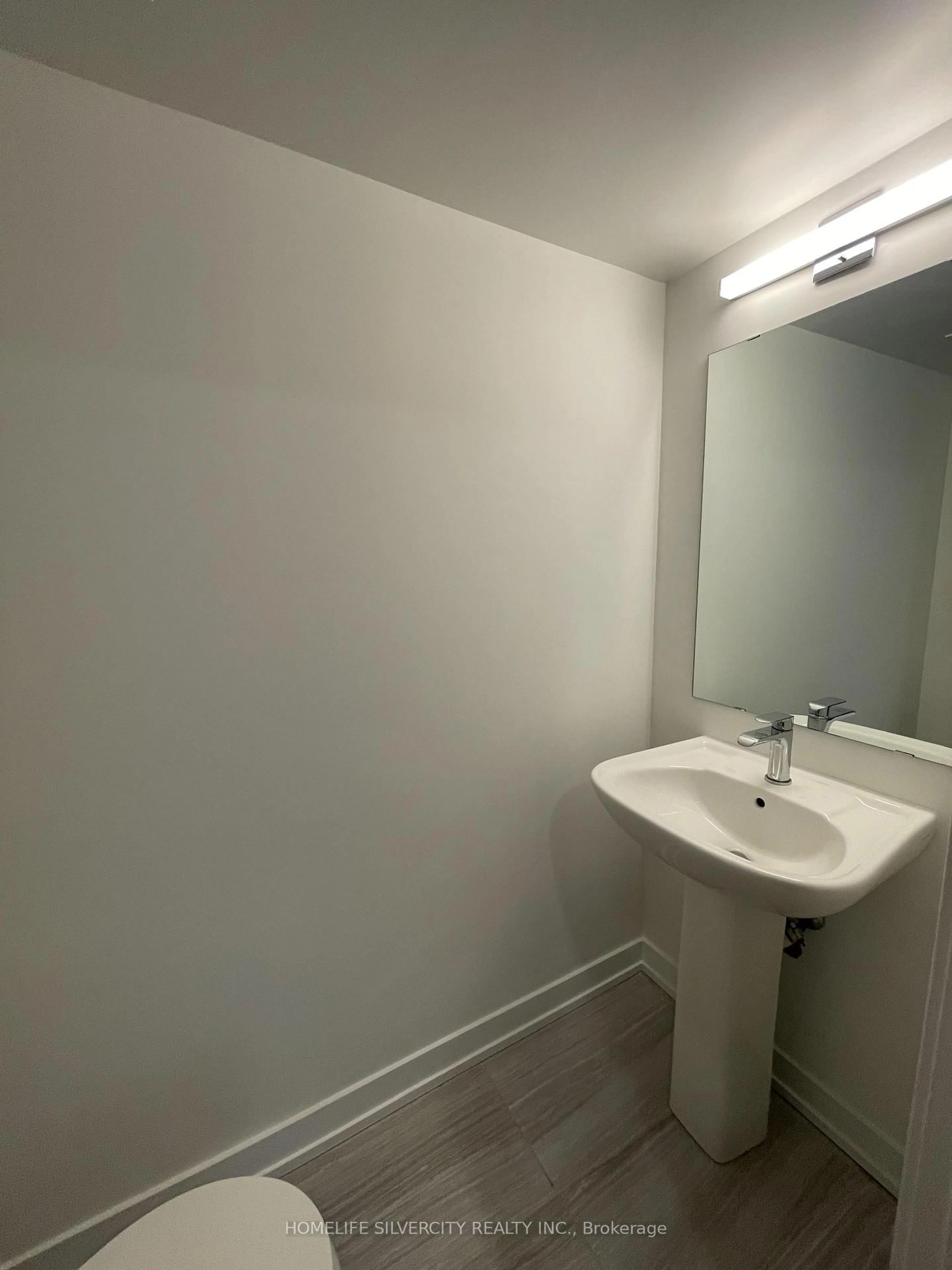 A pic of a room for 1141 Cooke Blvd #403, Burlington Ontario L7T 0C3