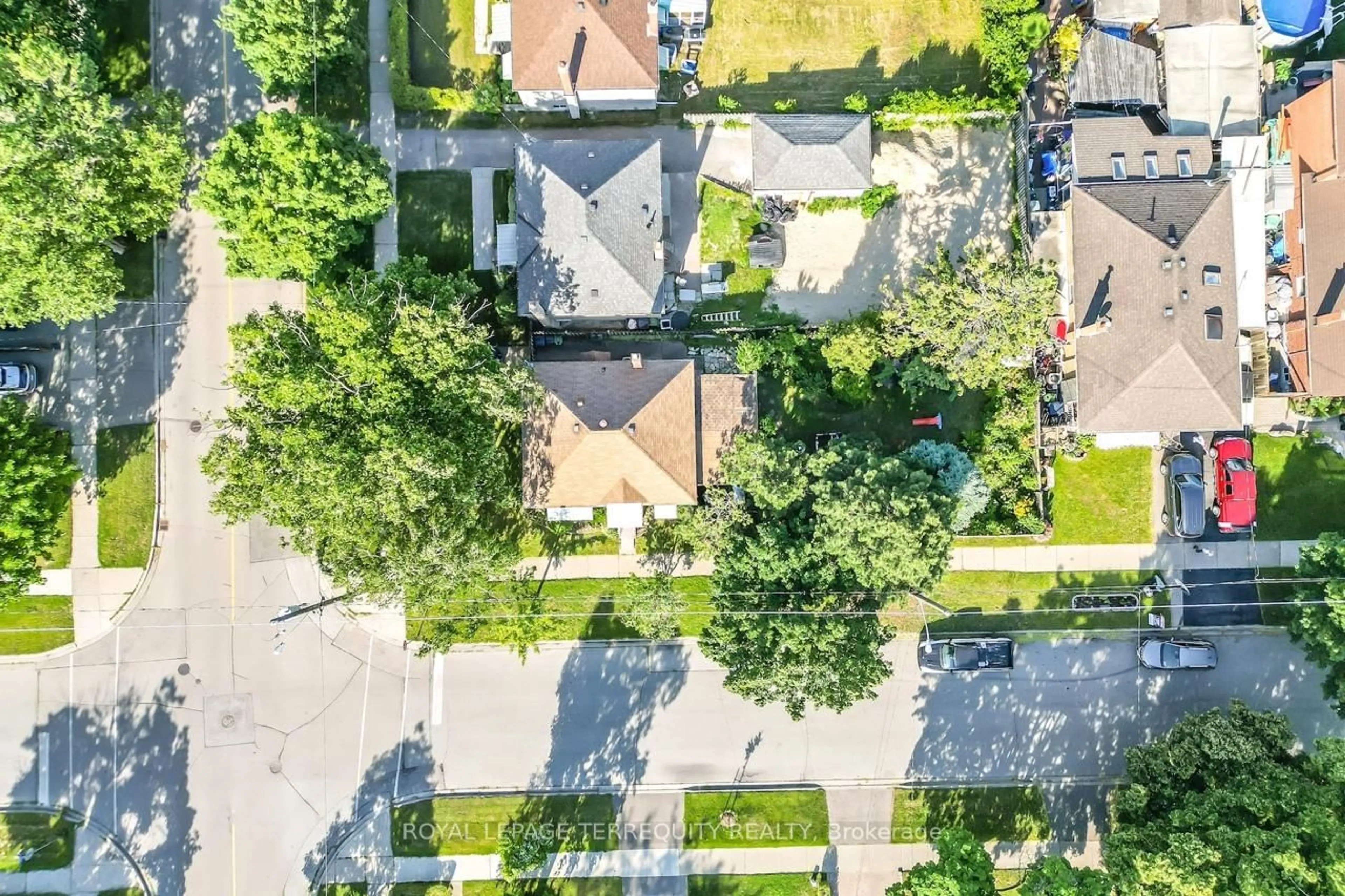 A pic from outside/outdoor area/front of a property/back of a property/a pic from drone, street for 249 Gamma St, Toronto Ontario M8W 4G7