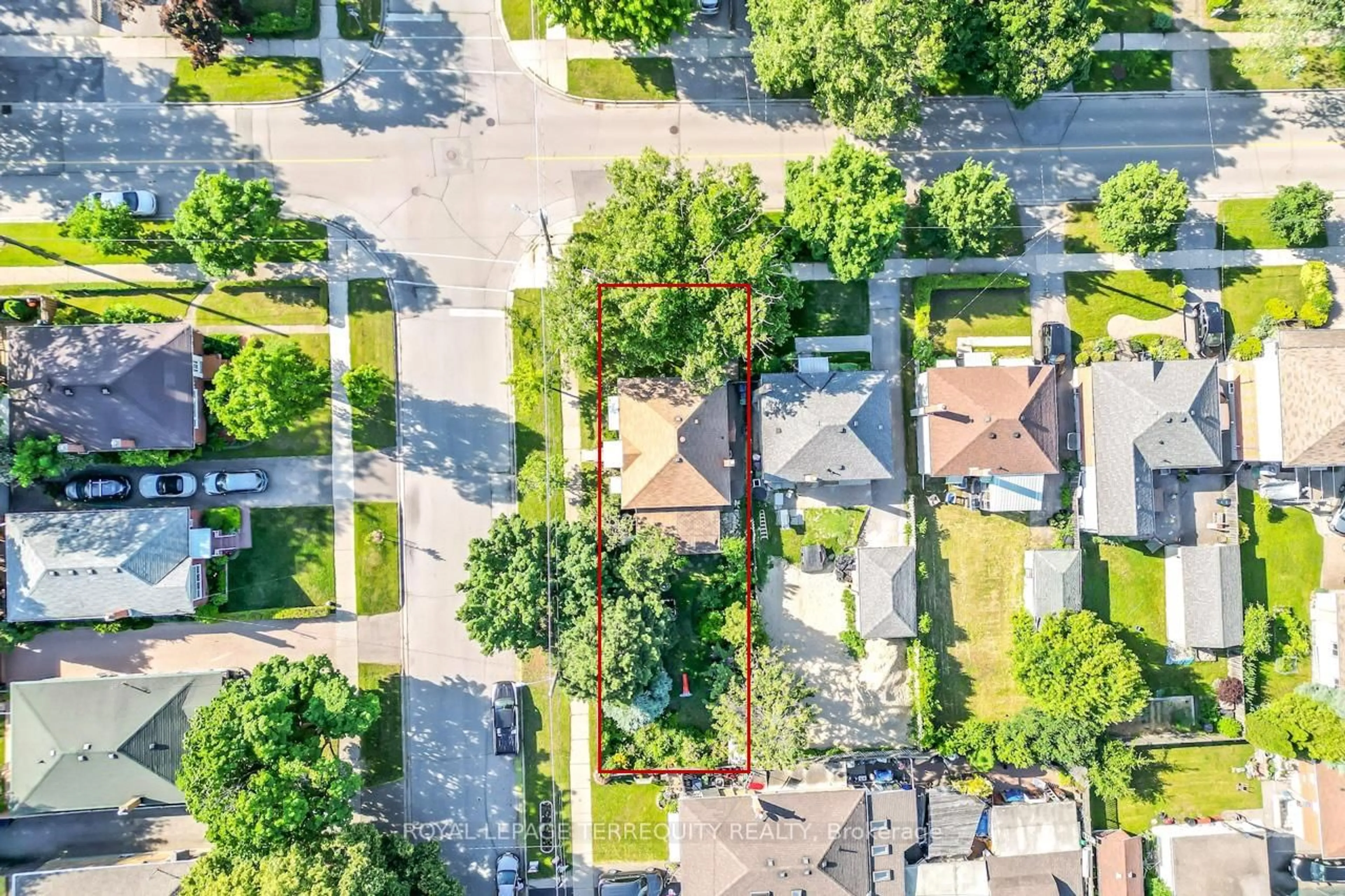 A pic from outside/outdoor area/front of a property/back of a property/a pic from drone, street for 249 Gamma St, Toronto Ontario M8W 4G7