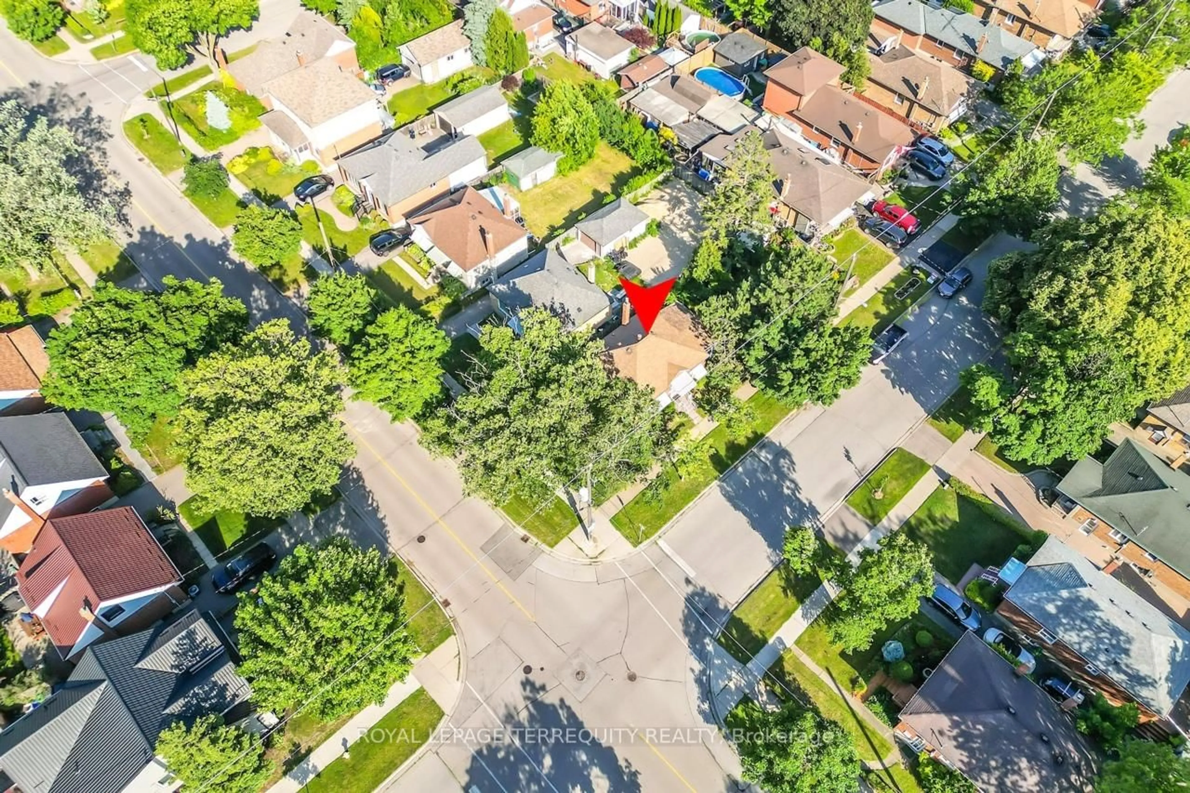 A pic from outside/outdoor area/front of a property/back of a property/a pic from drone, street for 249 Gamma St, Toronto Ontario M8W 4G7