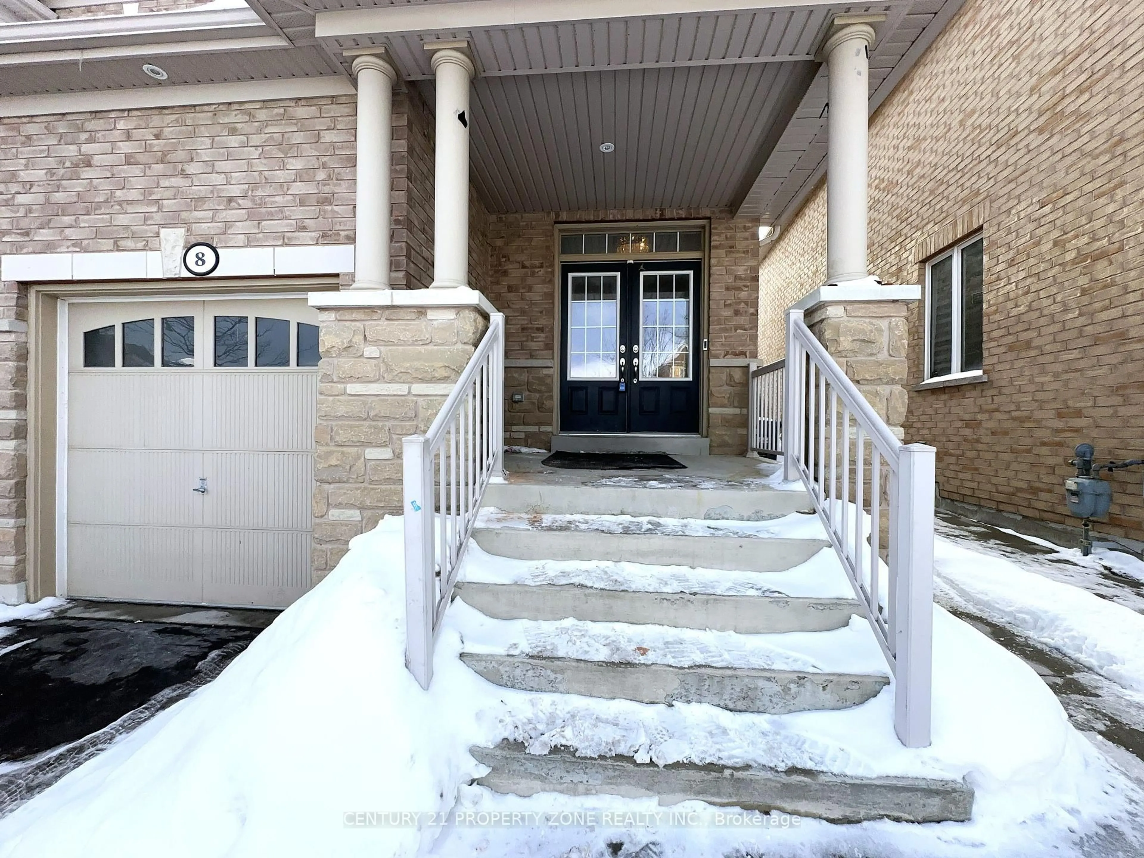 Indoor entryway for 8 Loftsmoor Dr, Brampton Ontario L6R 0W2