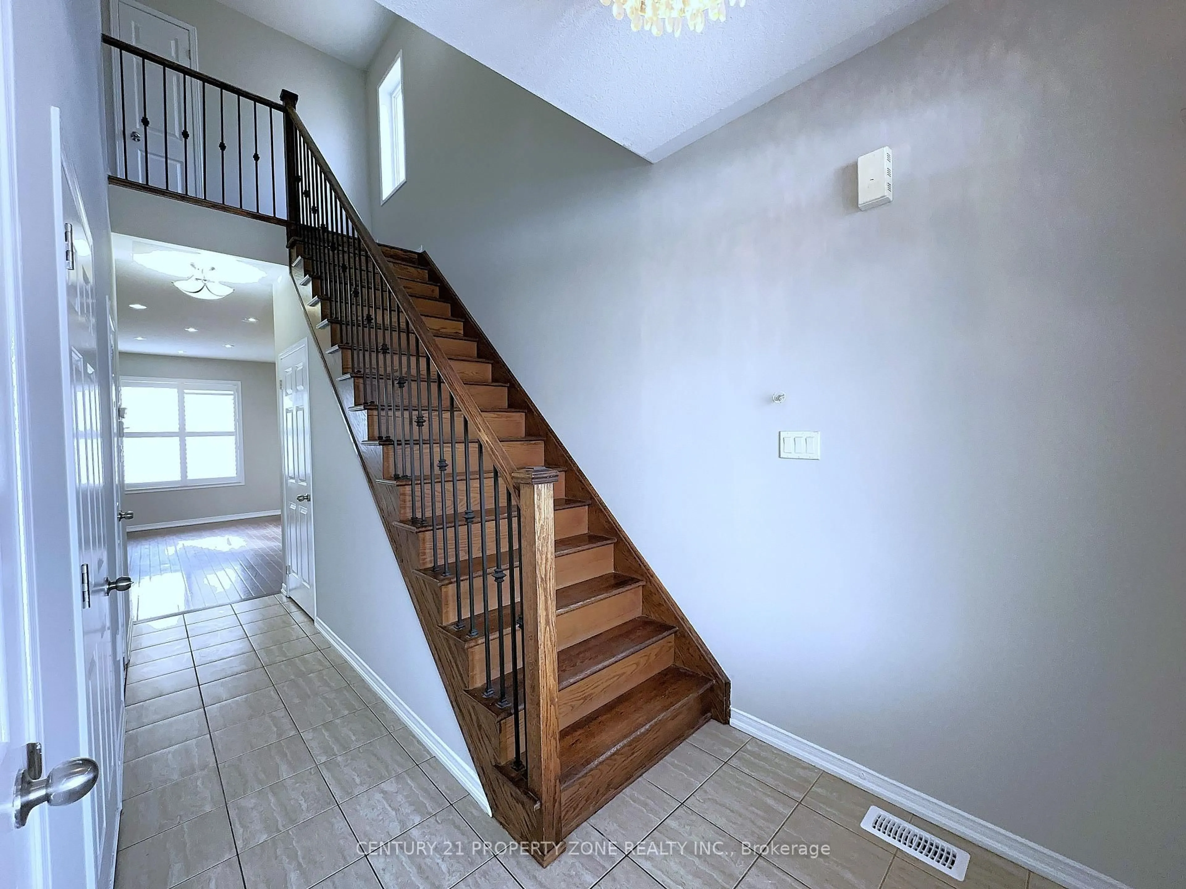 Stairs for 8 Loftsmoor Dr, Brampton Ontario L6R 0W2