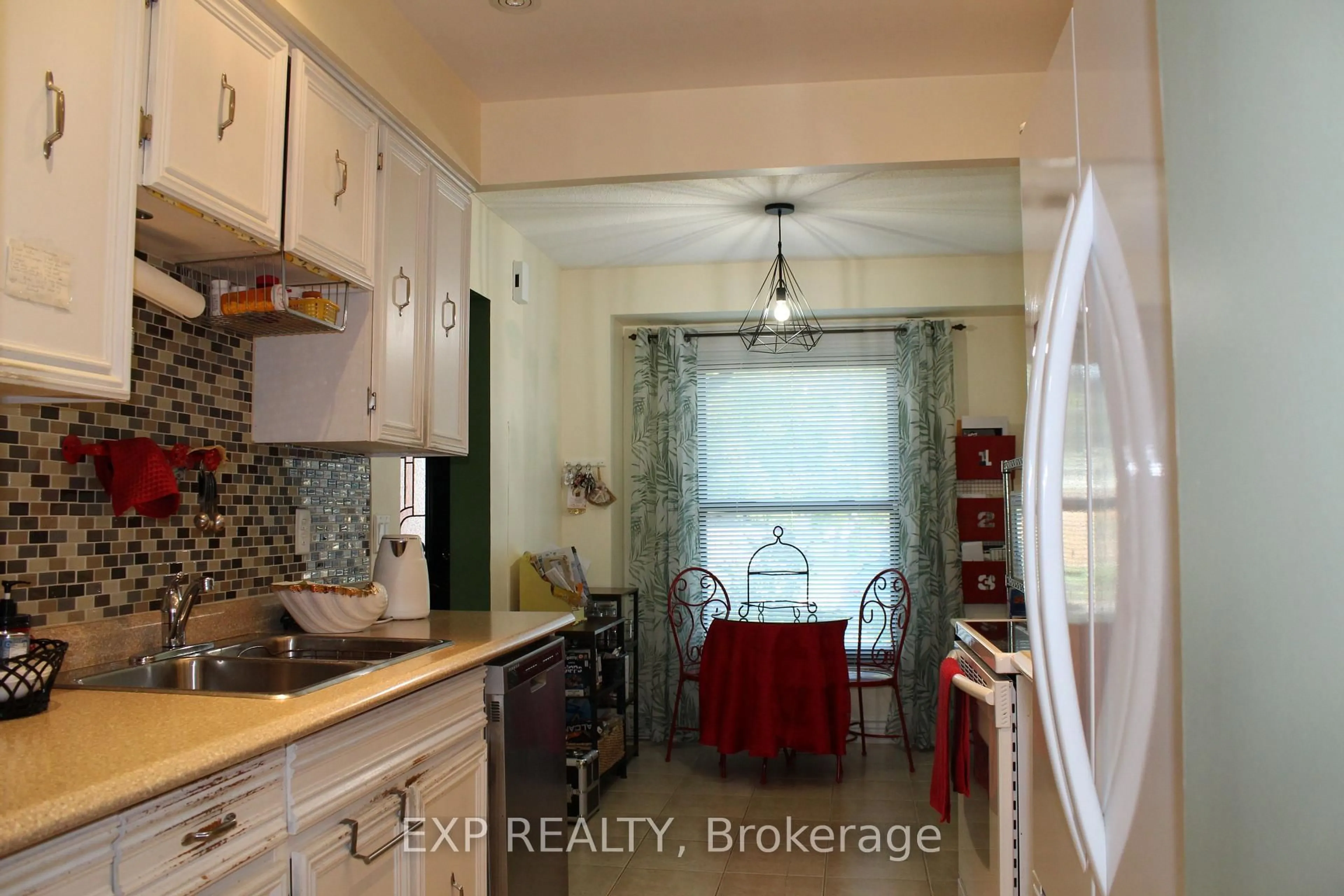 Standard kitchen, ceramic/tile floor for 42 Lindridge Ave, Brampton Ontario L6S 3X1