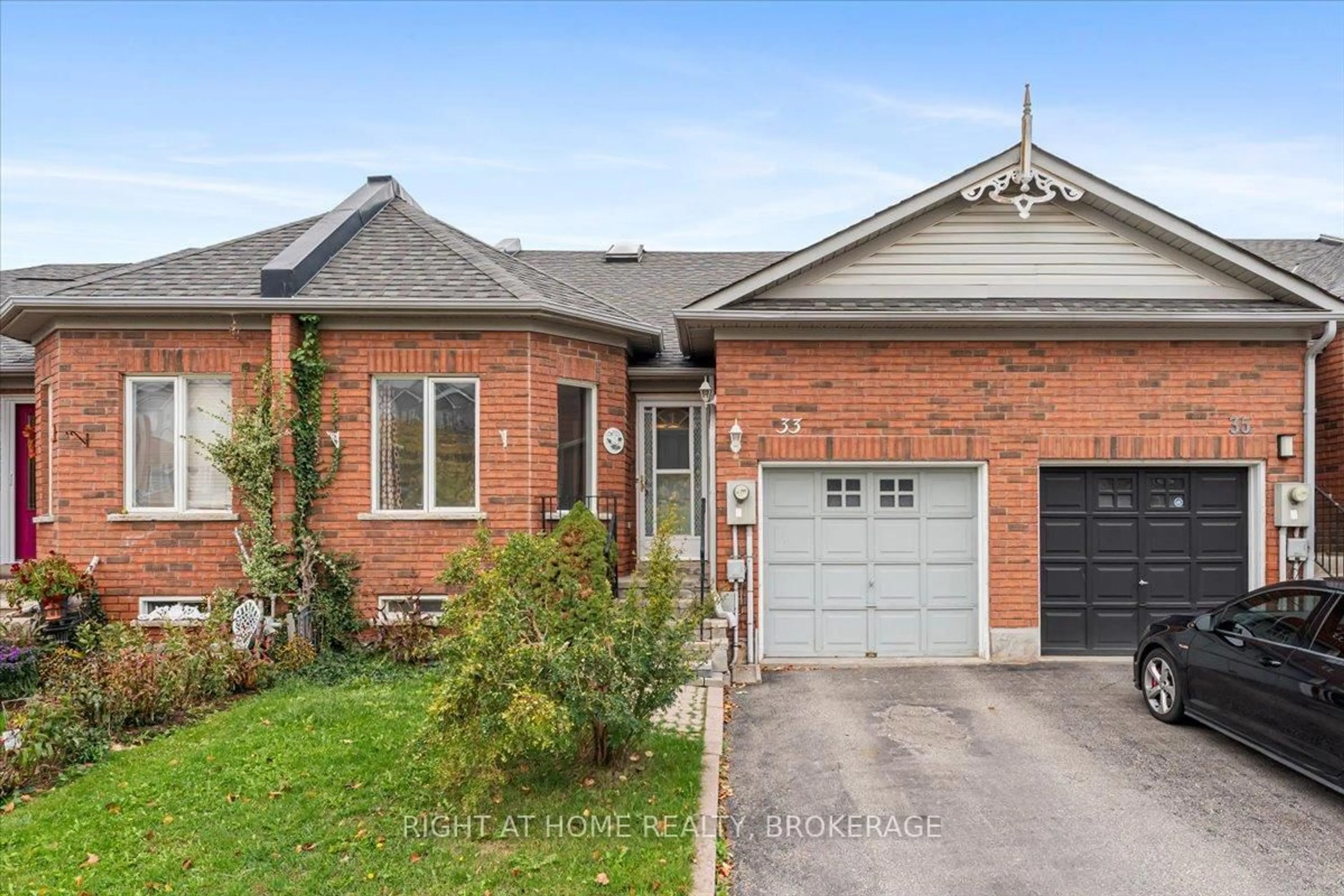 Home with brick exterior material, street for 33 Atwood Ave, Halton Hills Ontario L7G 5Z9