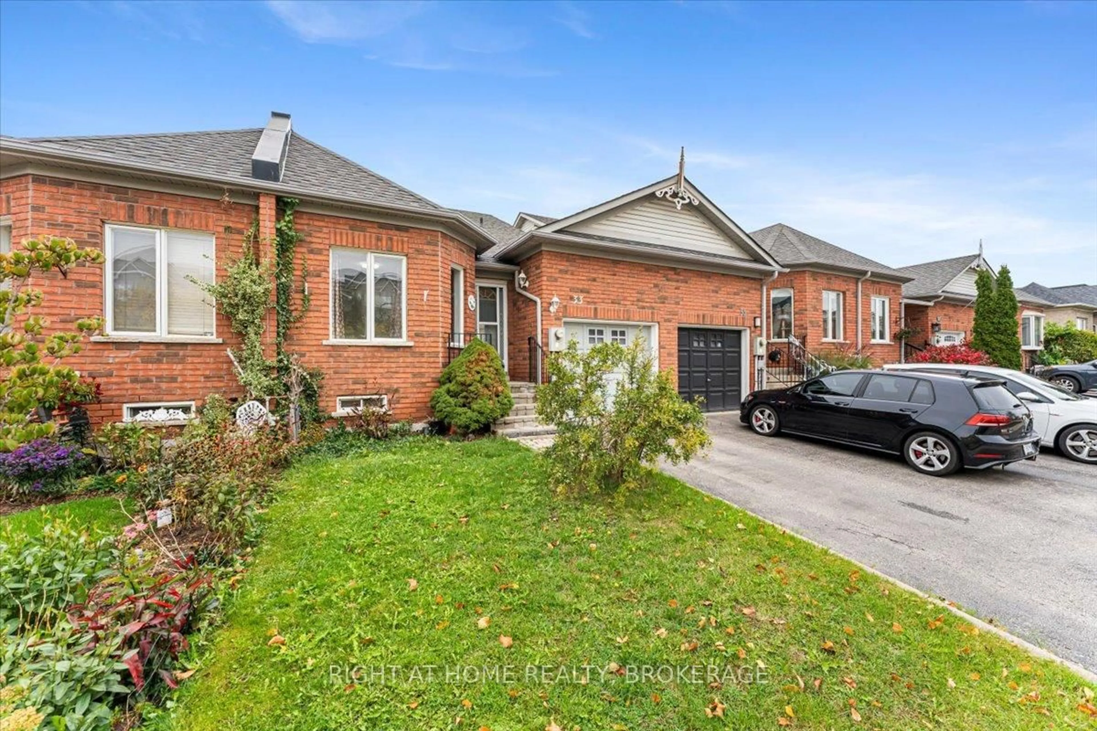 Home with brick exterior material, street for 33 Atwood Ave, Halton Hills Ontario L7G 5Z9
