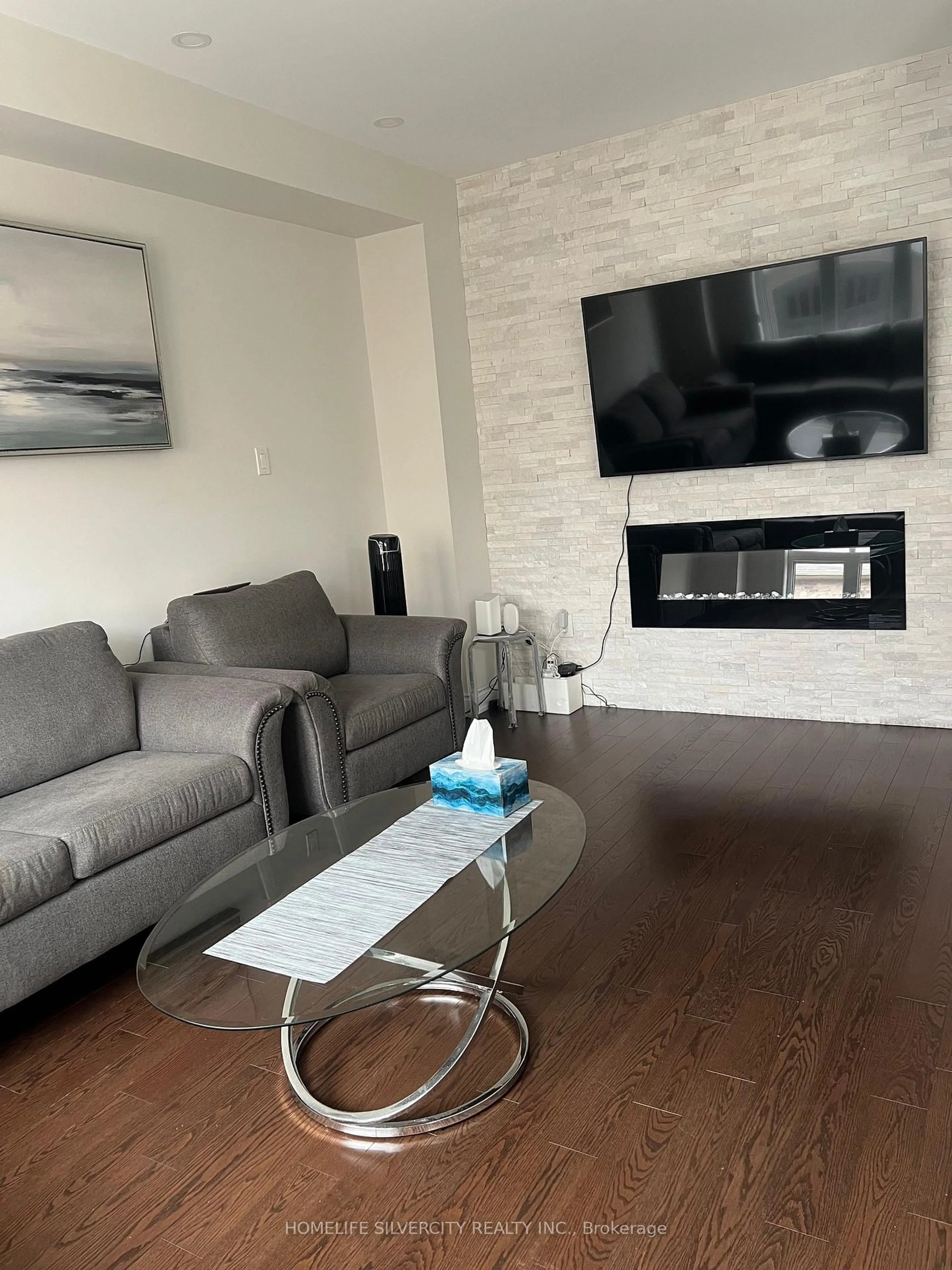 Living room with furniture, unknown for 88 Roulette Cres, Brampton Ontario L7A 4R6