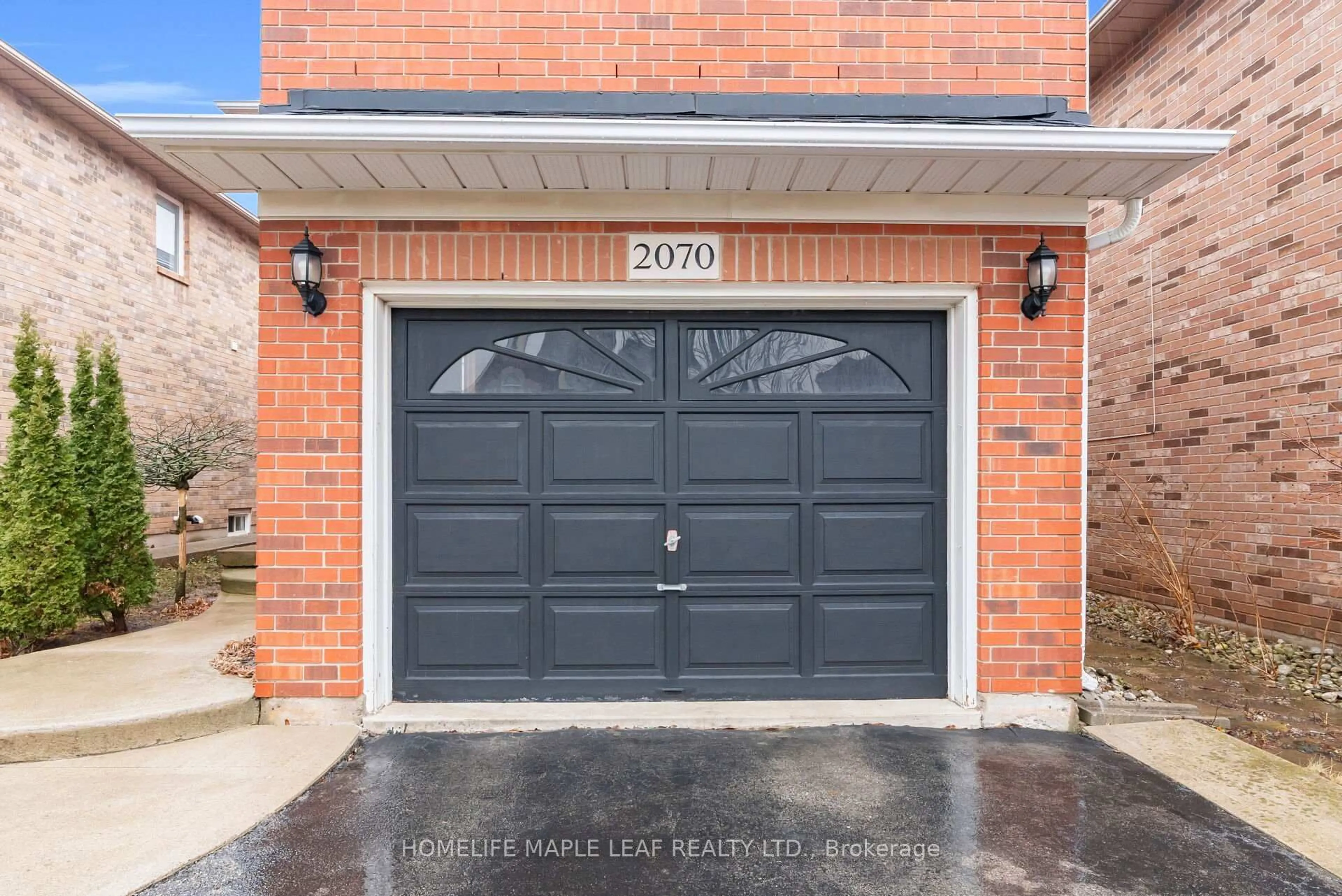 Home with brick exterior material, street for 2070 Shady Glen Rd, Oakville Ontario L6M 3P1