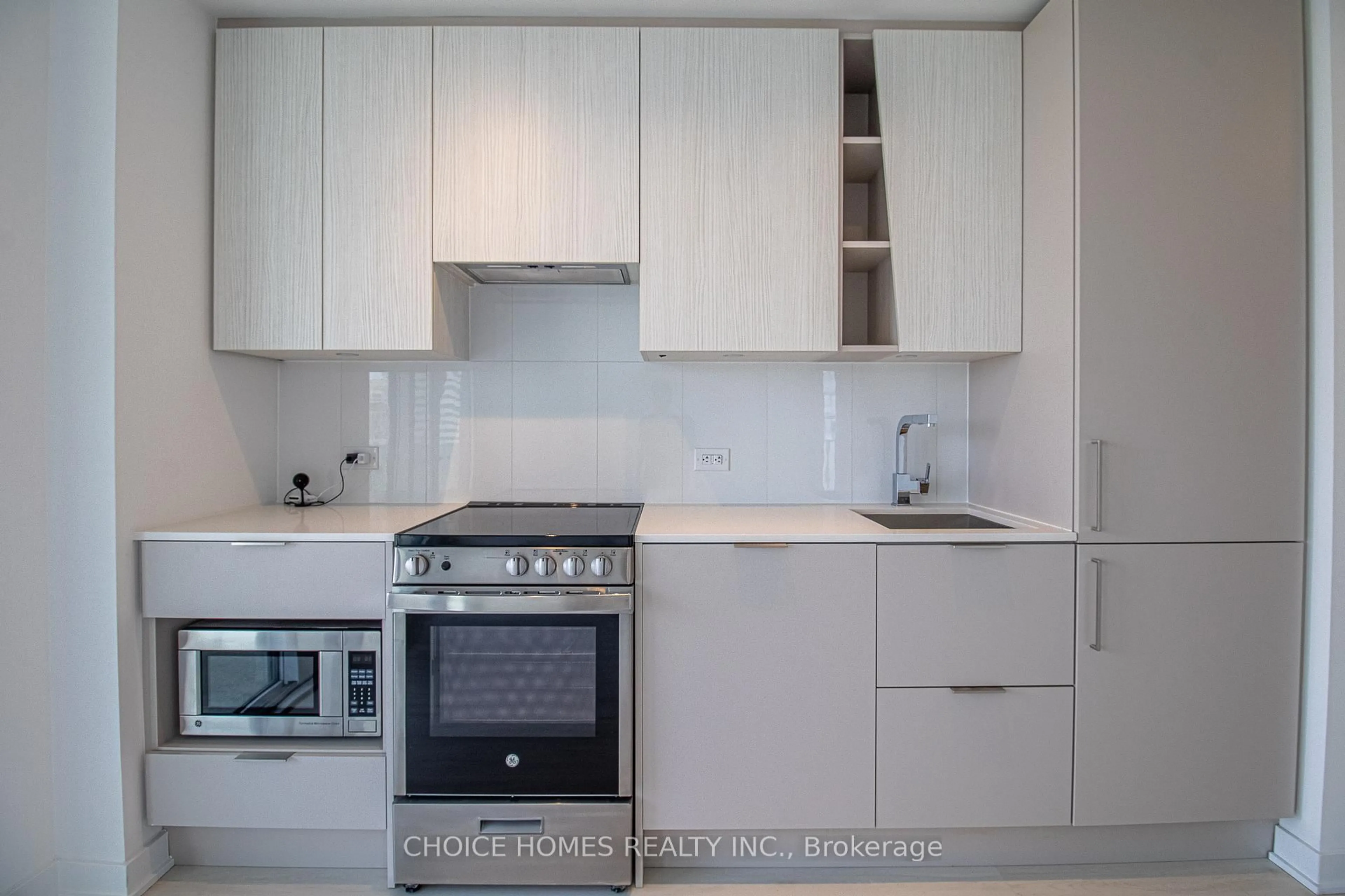 Standard kitchen, unknown for 3900 Confederation Pkwy #711, Mississauga Ontario L5B 0M3