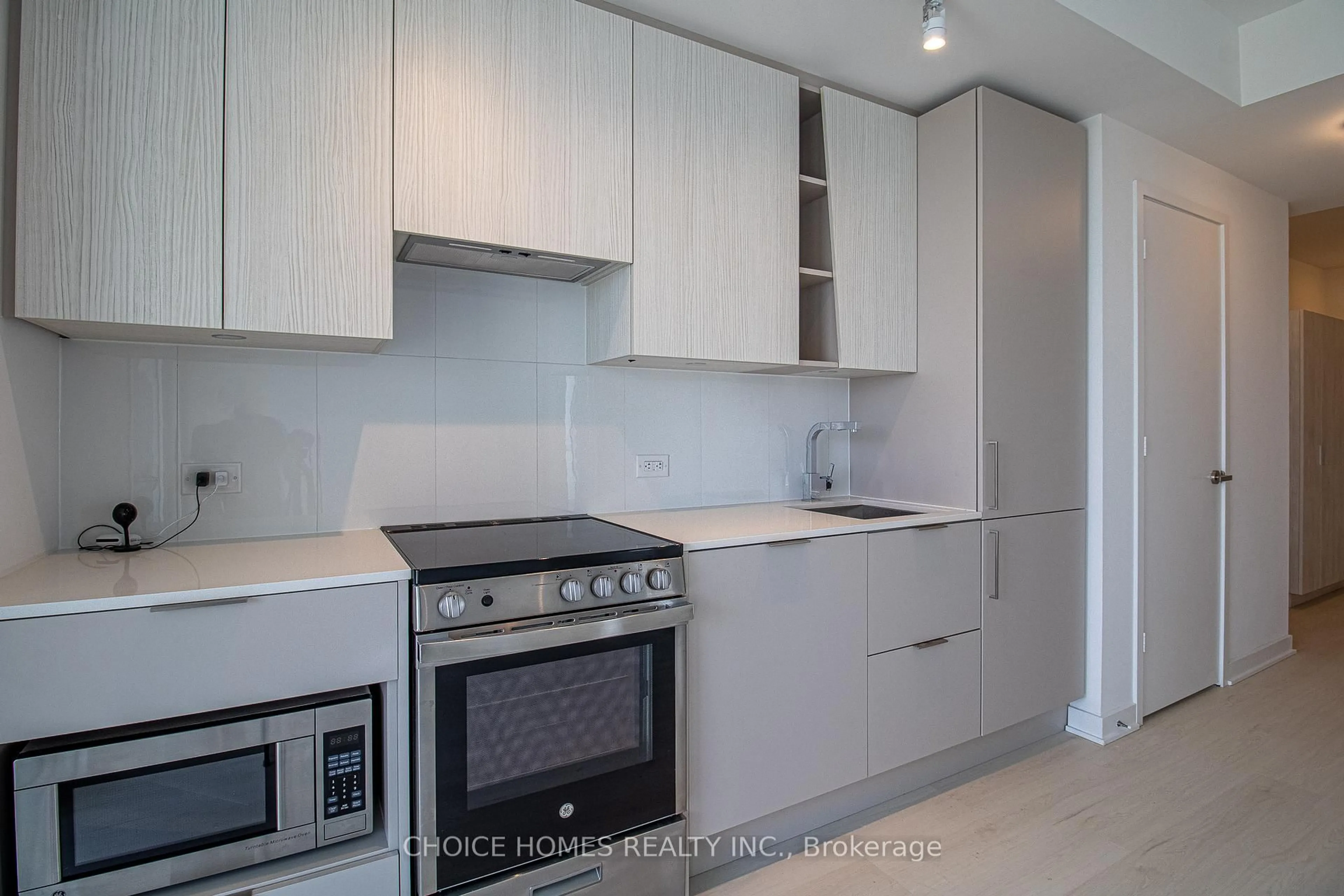 Standard kitchen, unknown for 3900 Confederation Pkwy #711, Mississauga Ontario L5B 0M3