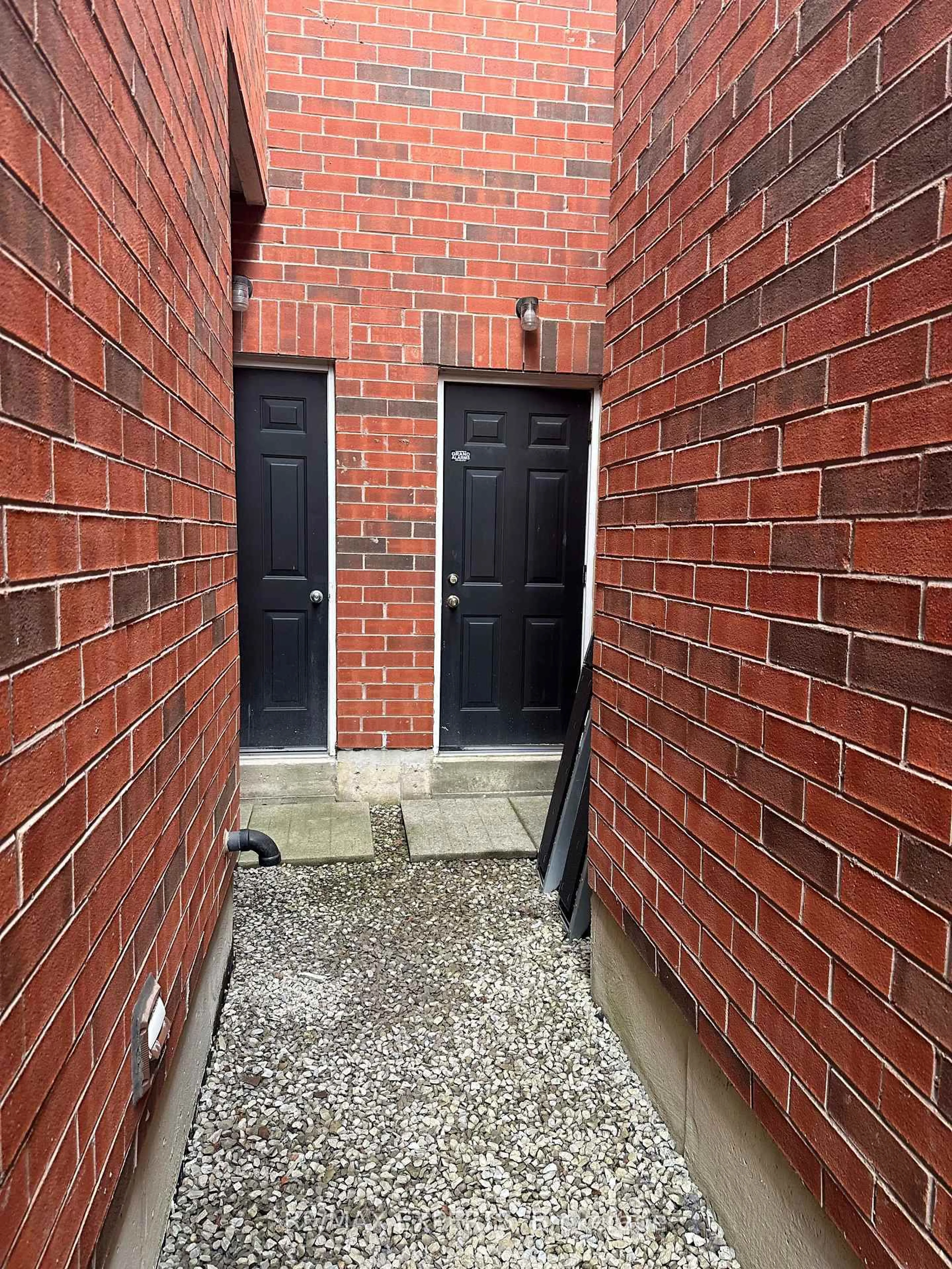 A pic from outside/outdoor area/front of a property/back of a property/a pic from drone, street for 3769 Nightstar Dr, Mississauga Ontario L5M 8A5