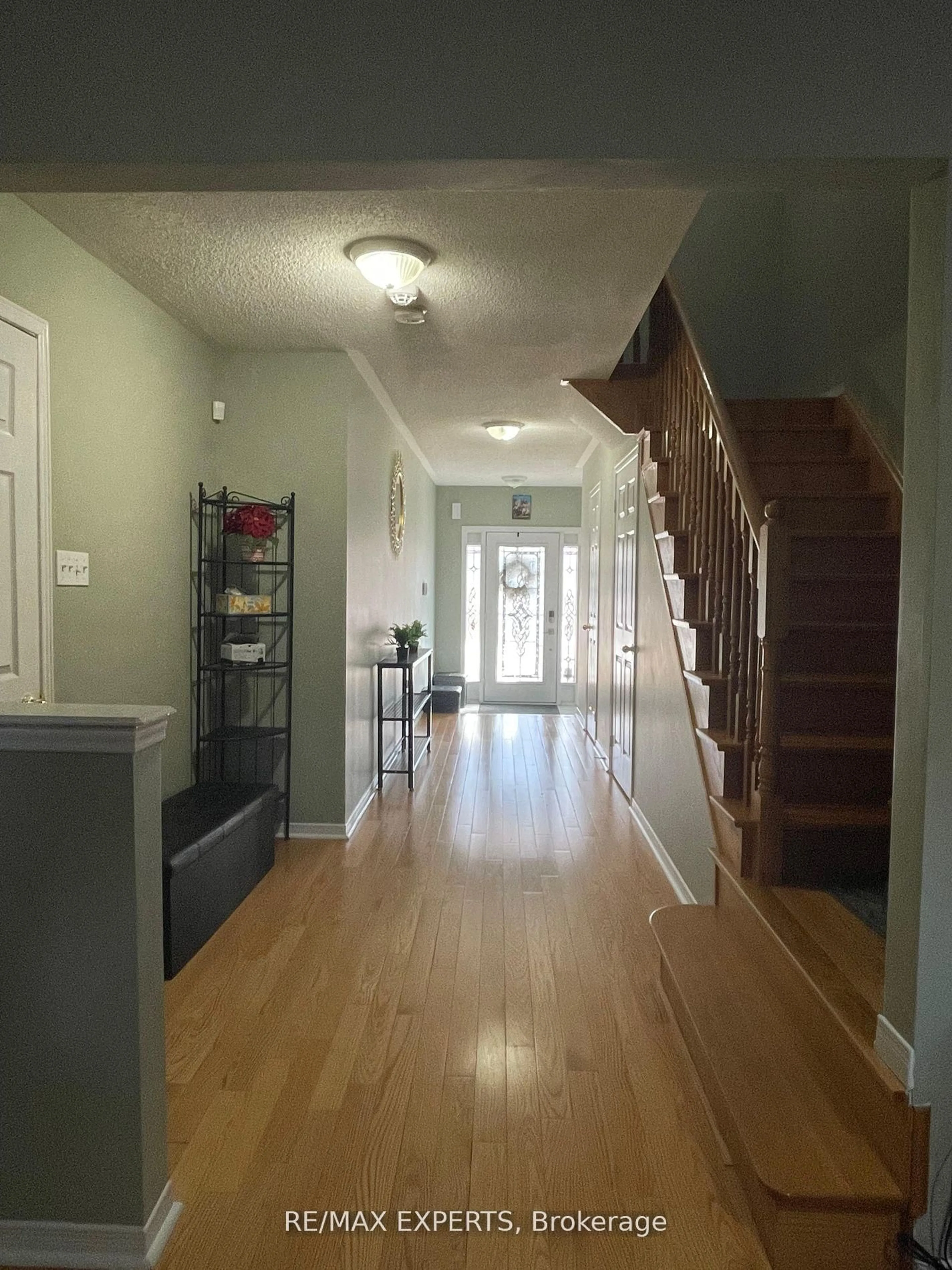 Indoor foyer for 3769 Nightstar Dr, Mississauga Ontario L5M 8A5