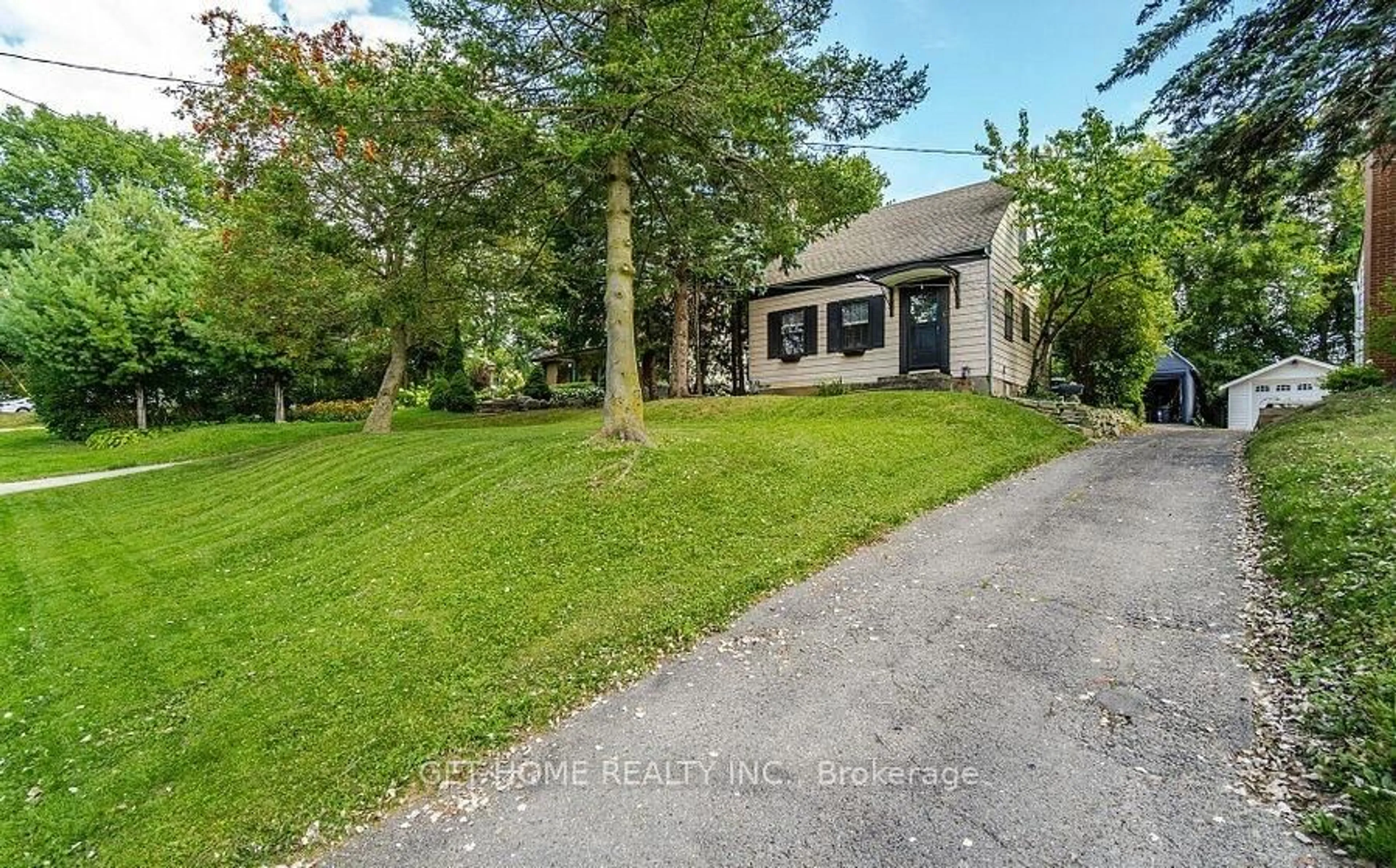 A pic from outside/outdoor area/front of a property/back of a property/a pic from drone, street for 6 John St, Halton Hills Ontario L7G 2J7